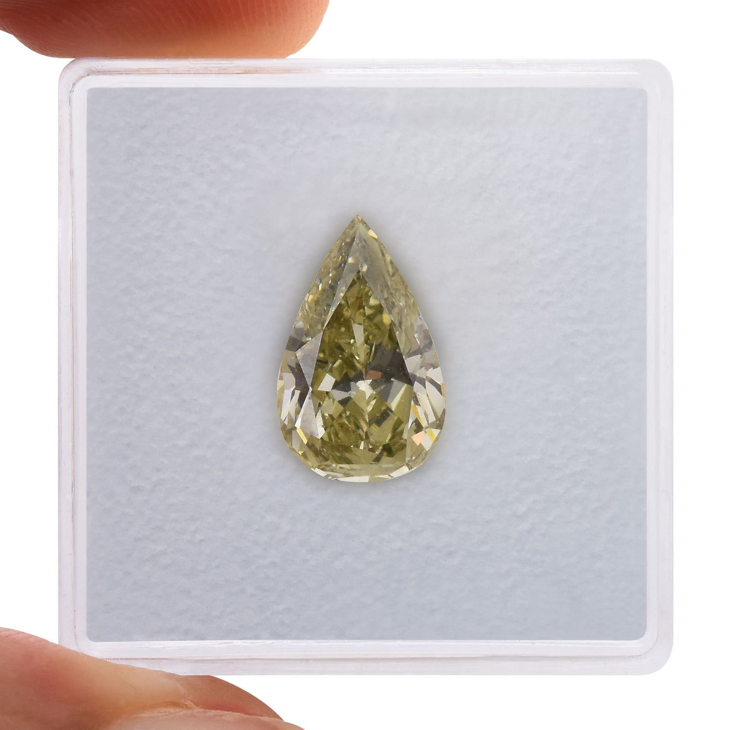3,43 Karat Chamäleon-Birnen-Diamant SI2 GIA