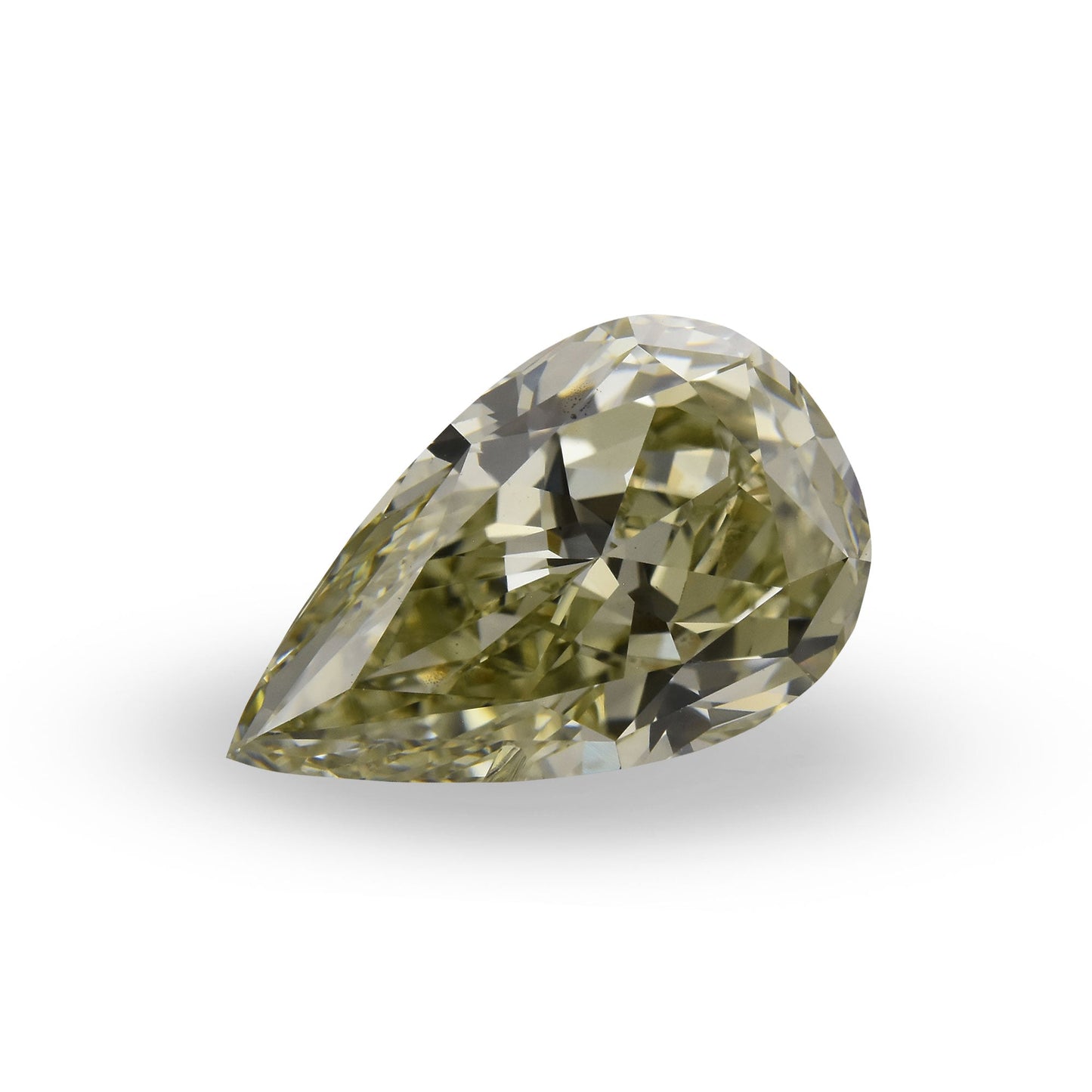 3,43 Karat Chamäleon-Birnen-Diamant SI2 GIA