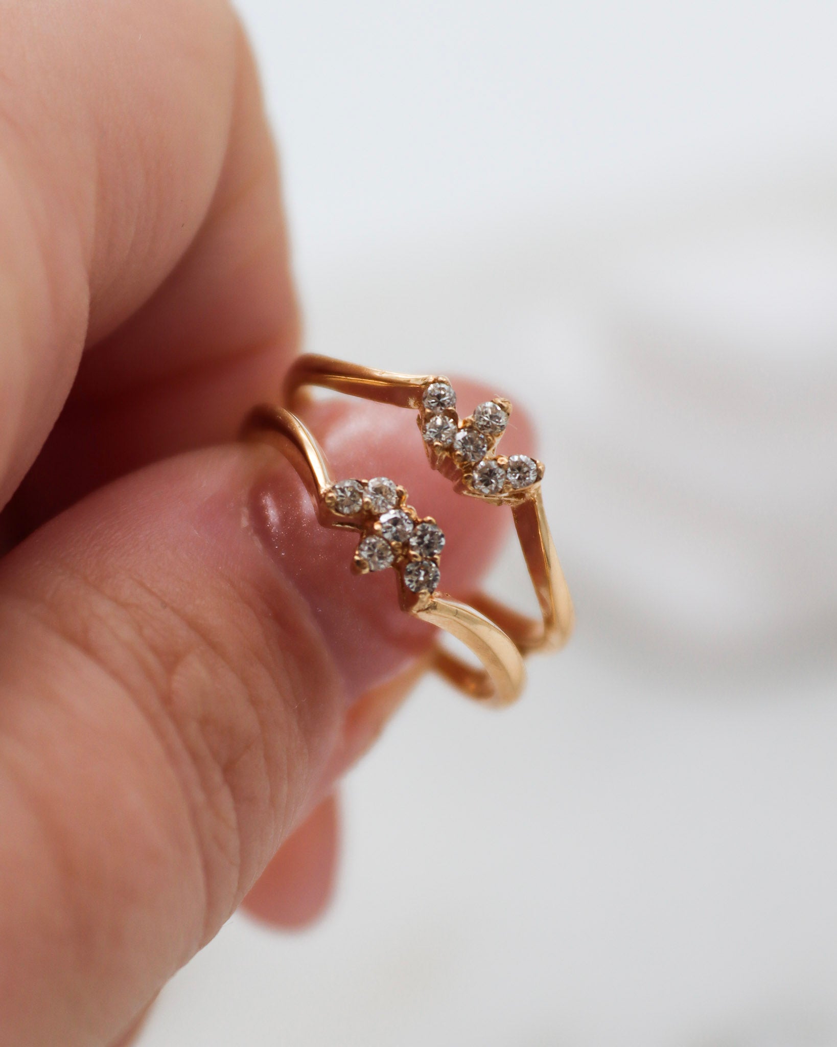 Vintage-Ring Annett mit 0.12ct Brillanten (W/SI), klassischer Doppelring-Guardring in 585/-Gelbgold – erhältlich in München und Augsburg
