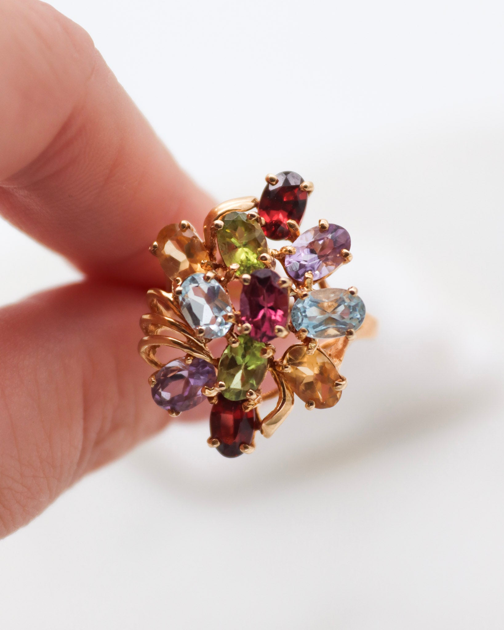 Vintage-Ring Colette mit Aquamarinen, Amethysten, Granaten, Peridots & Citrinen in floraler Anordnung aus 585/-Gelbgold – erhältlich in München und Augsburg