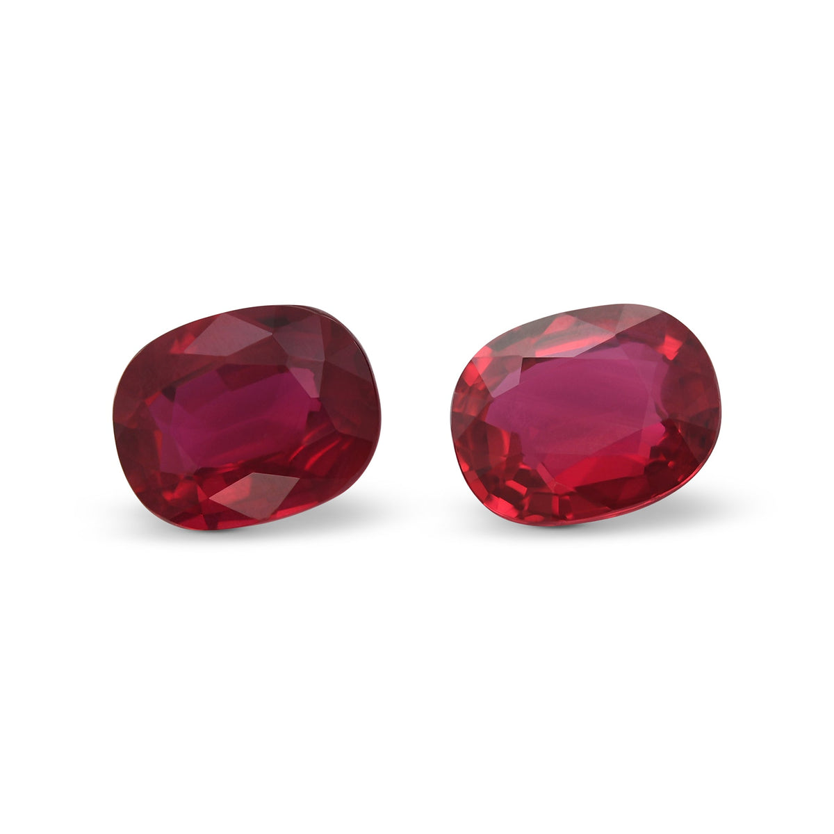 Cushion Ruby | 4.06 ct | Red | GRS | Ref 722274