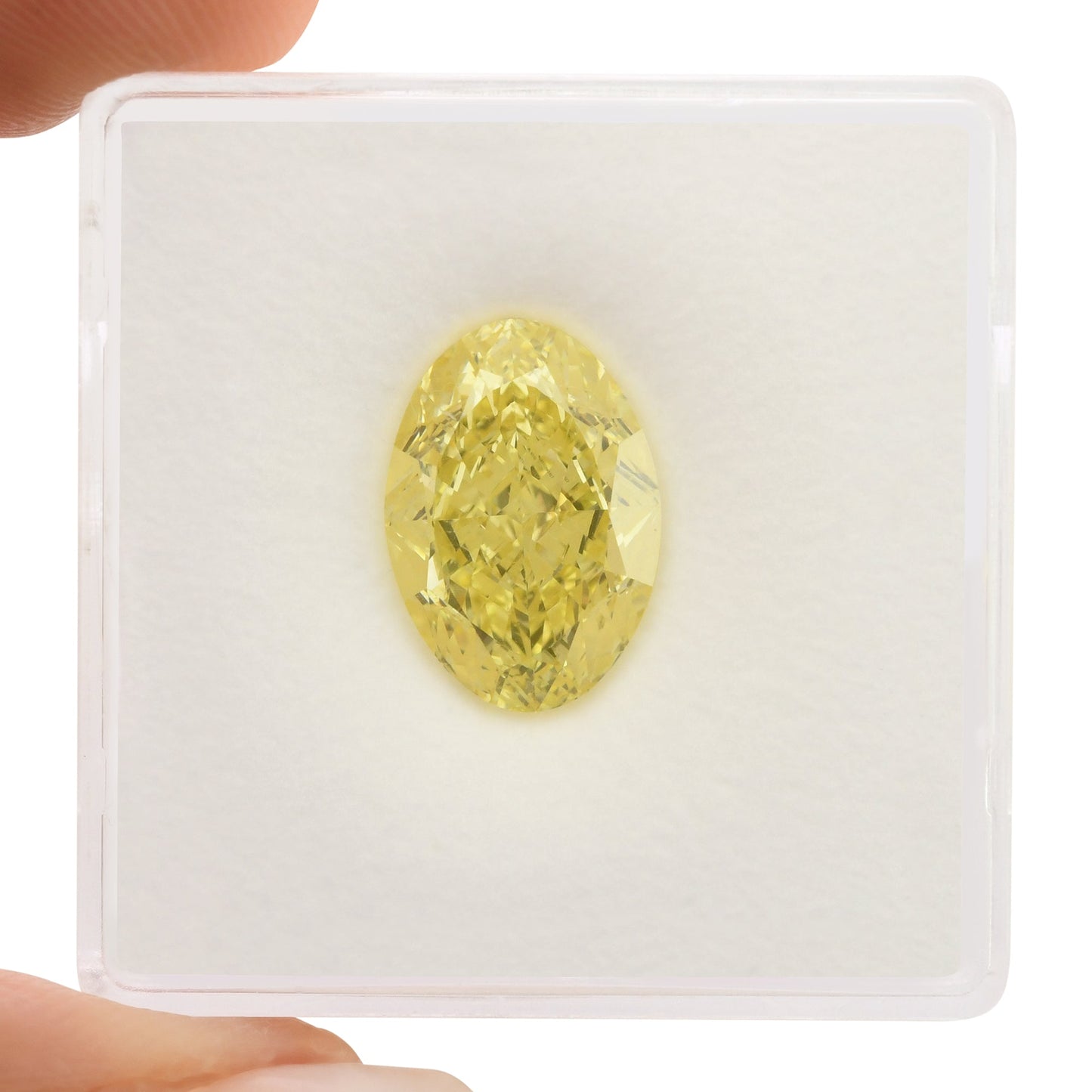 4,22 Karat Fancy Yellow Ovaler Diamant VVS2 GIA