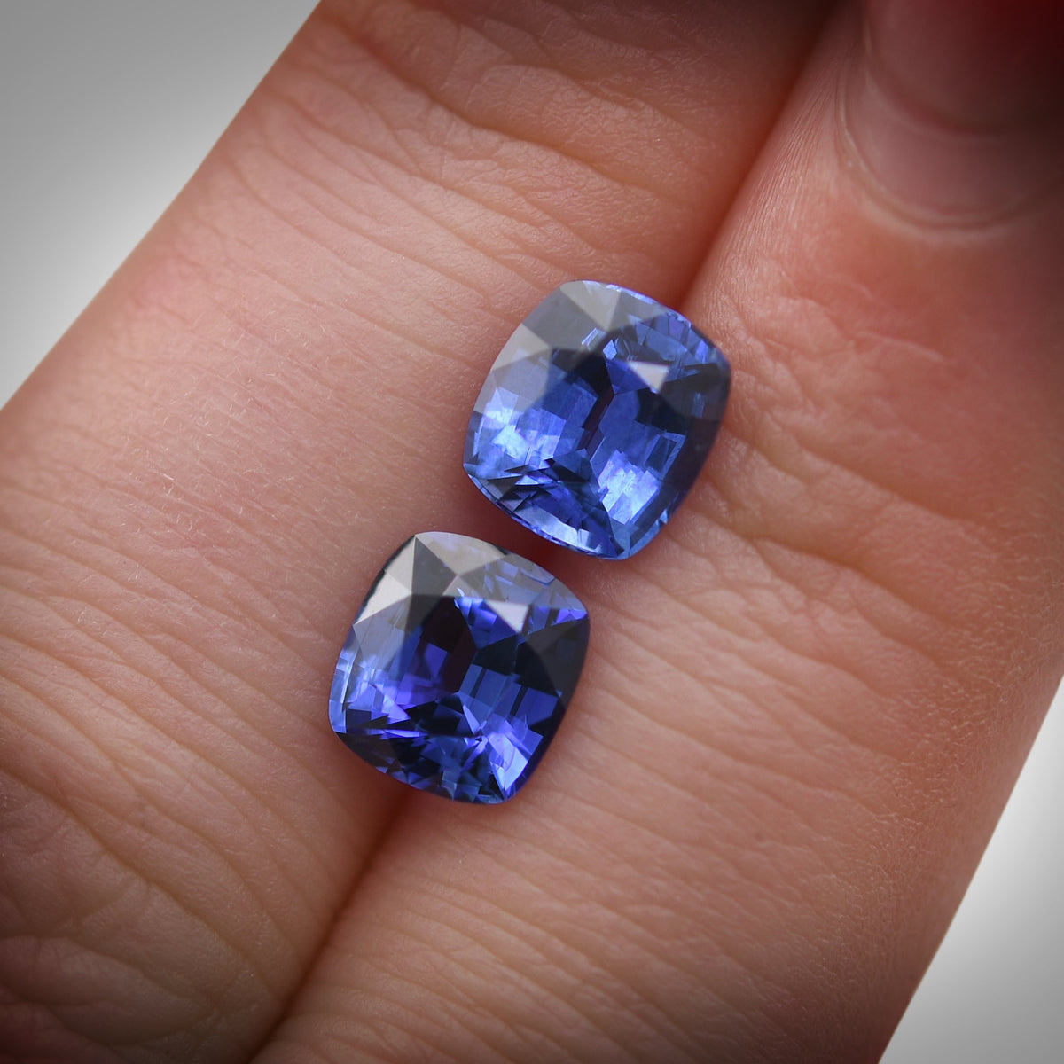 Kissenförmiger Saphir | 4,39 ct | Blau | Ref. 711357