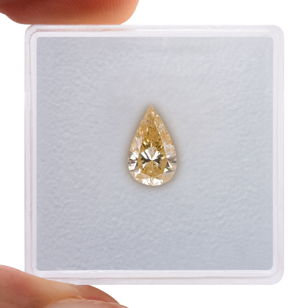 0,78 Karat Fancy Light Brown Yellow Pear Diamond (SI2) GIA