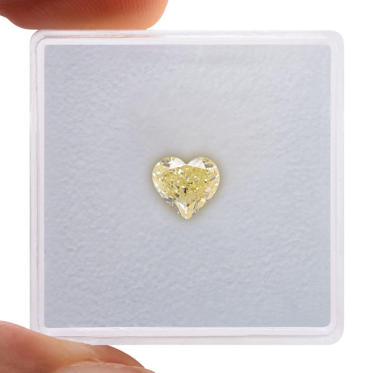 0,71 Karat U-V Herz-Diamant VS2 GIA