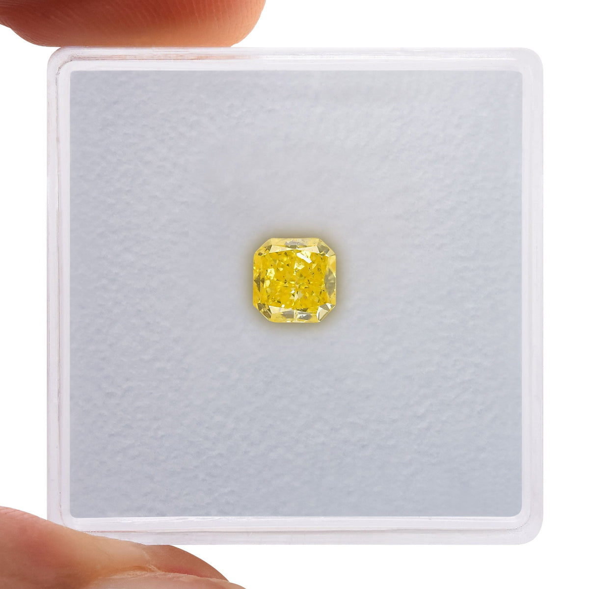 0,51 Karat Fancy Vivid Yellow Radiant (SI1) GIA