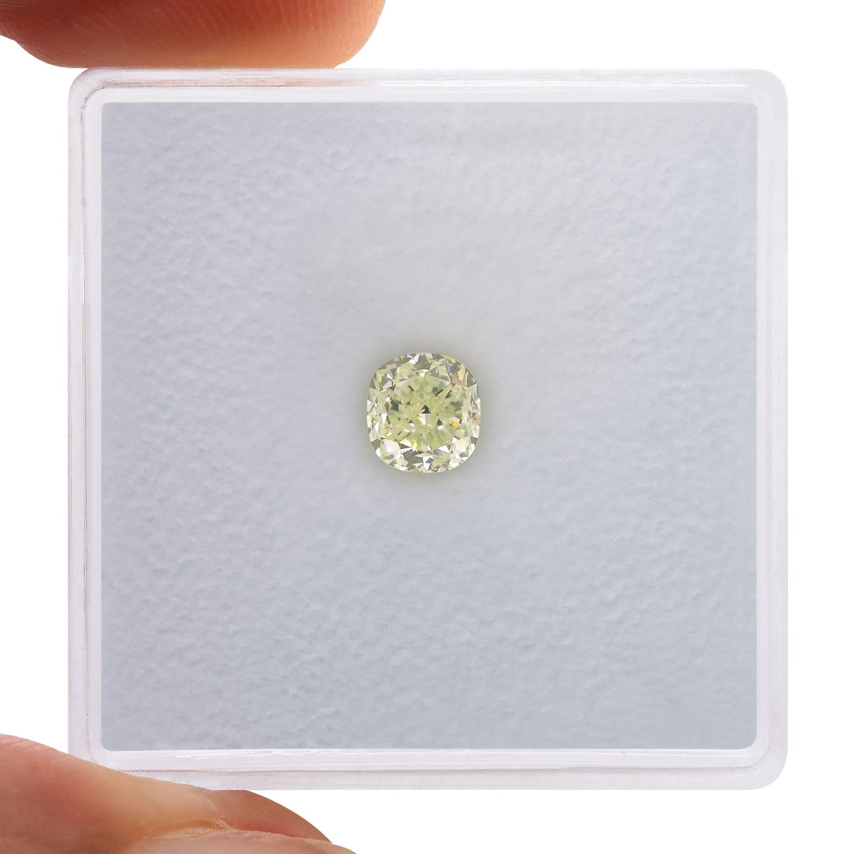 0,52 Karat Fancy Green Cushion Diamond (SI2) GIA