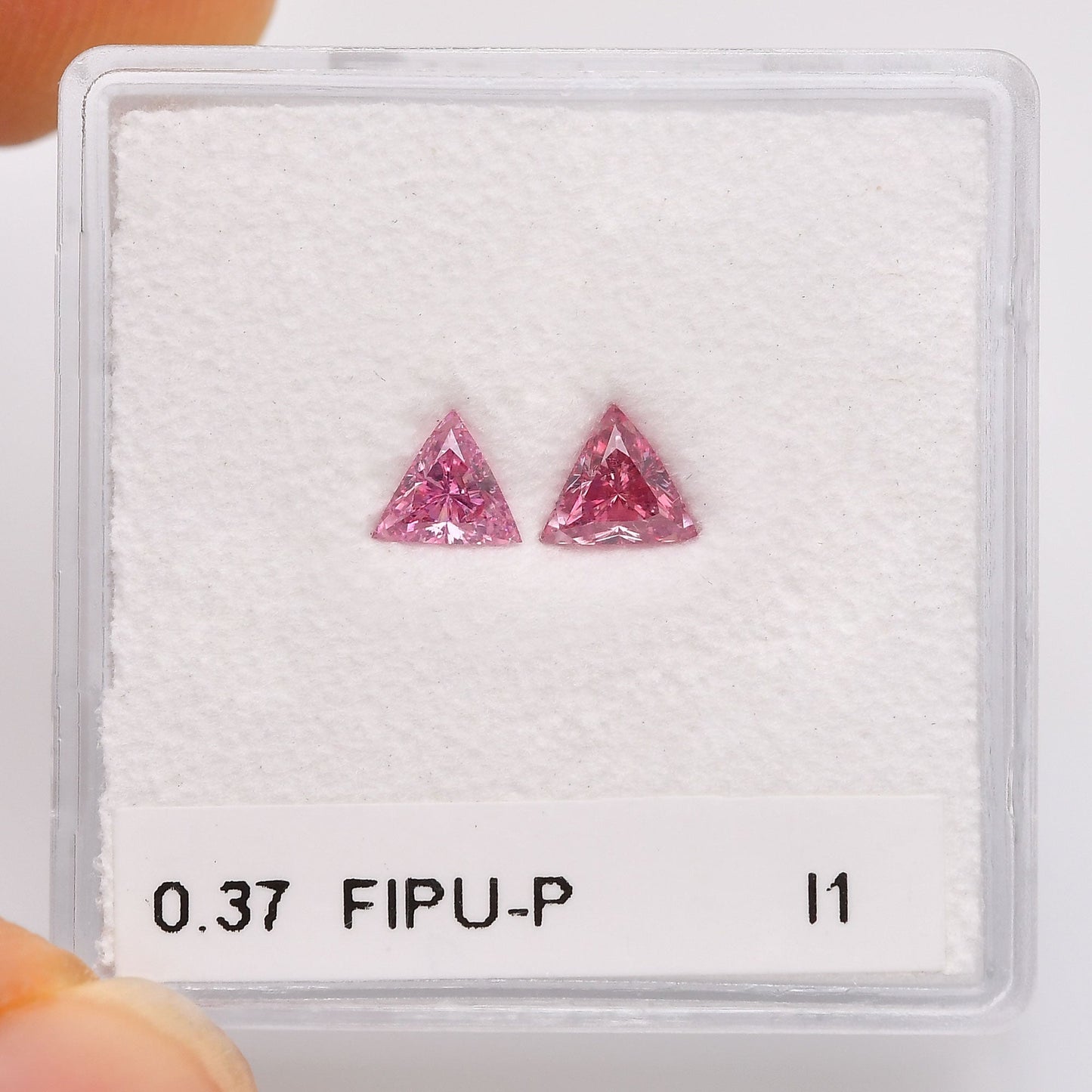 0,37 Karat Fancy Intense Purplish Pink Triangle Diamonds I1