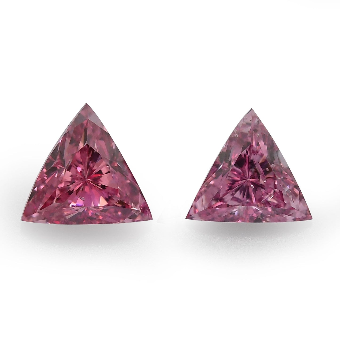 0,37 Karat Fancy Intense Purplish Pink Triangle Diamonds I1
