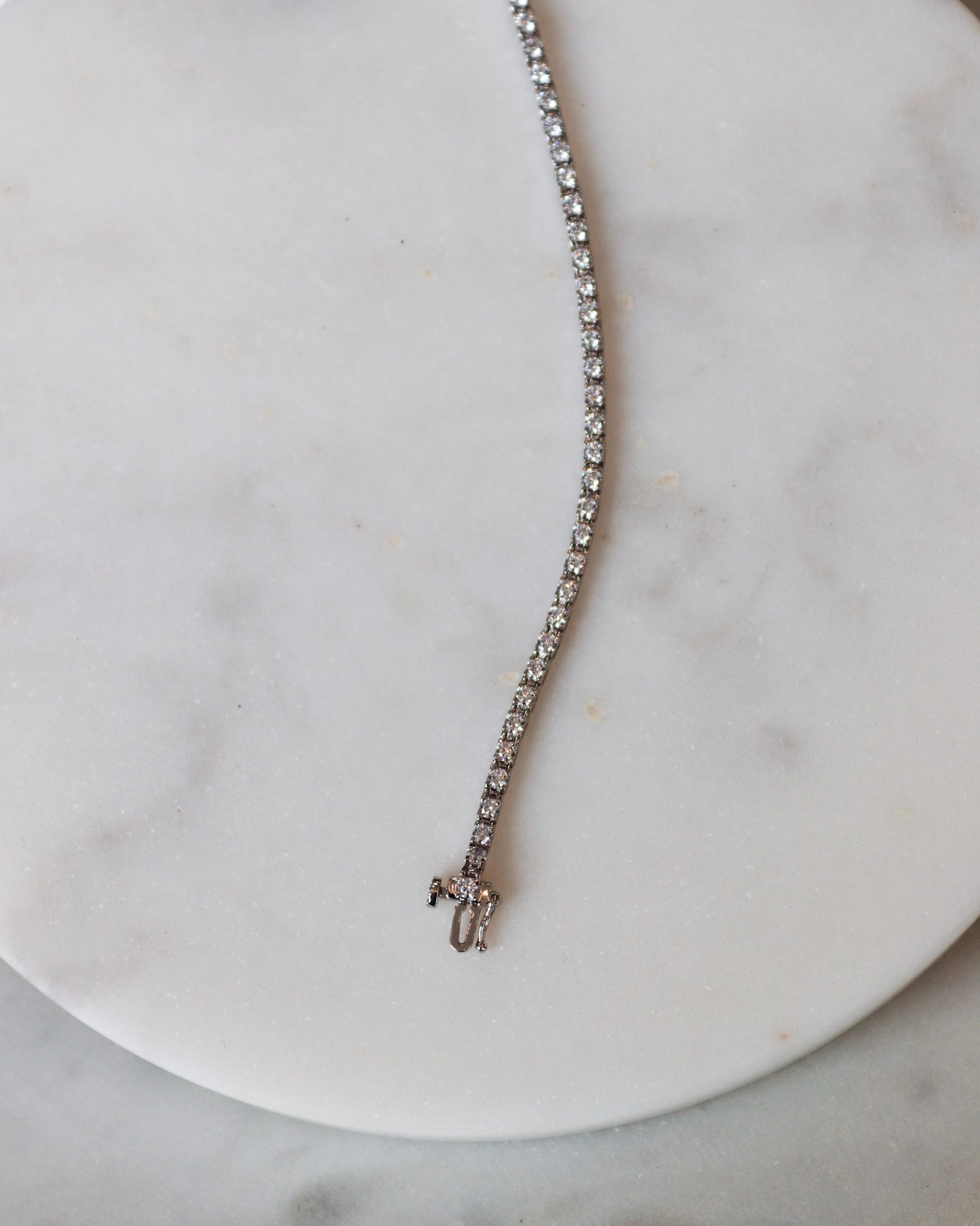 Diamond tennis bracelets in white gold - timeless elegance