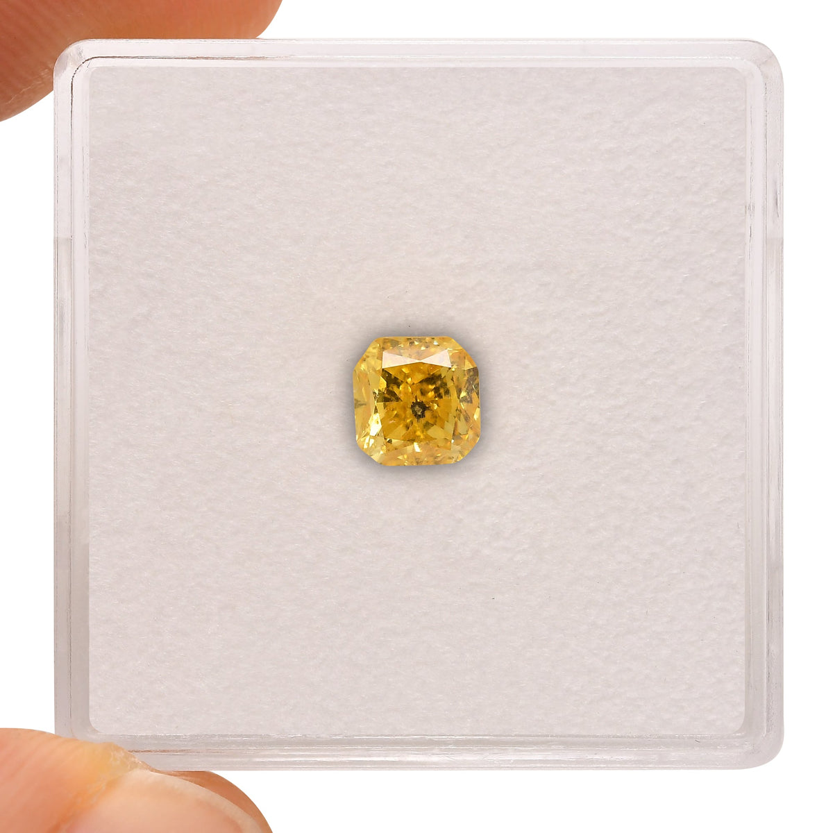 0,71 Karat Fancy Vivid Yellow Radiant (I2) GIA