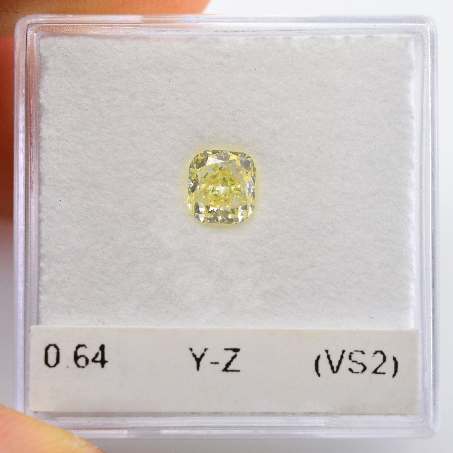 0,64 Karat Y-Z Kissen-Diamant (VS2) GIA
