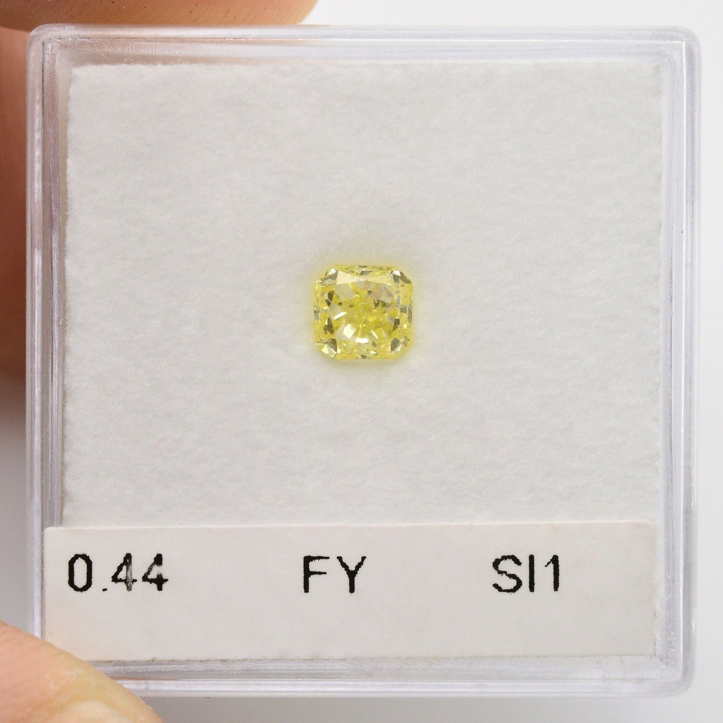 0,44 Karat Fancy Yellow Radiant SI1 IGI