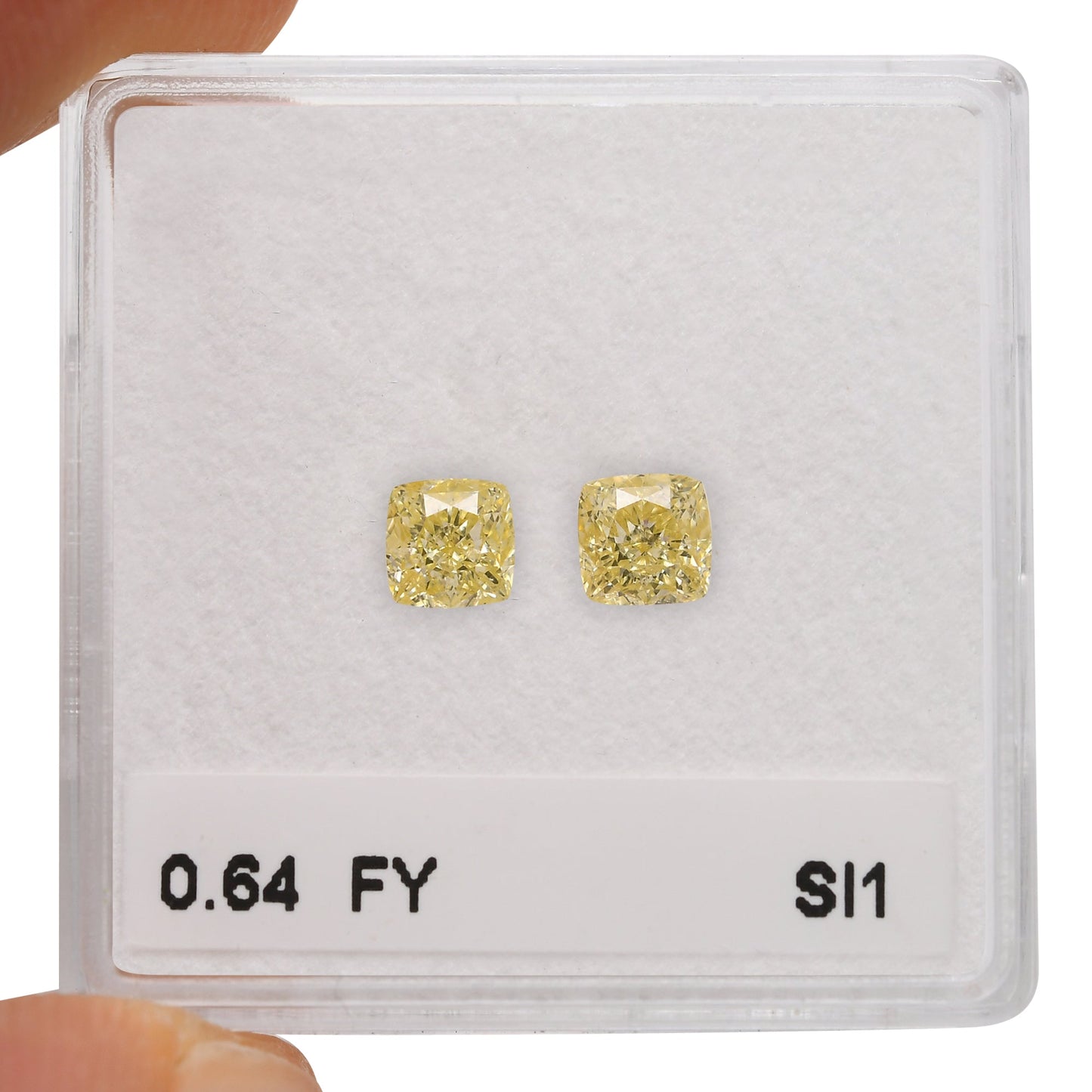 0,64 Karat Fancy Yellow Cushion Diamonds SI1