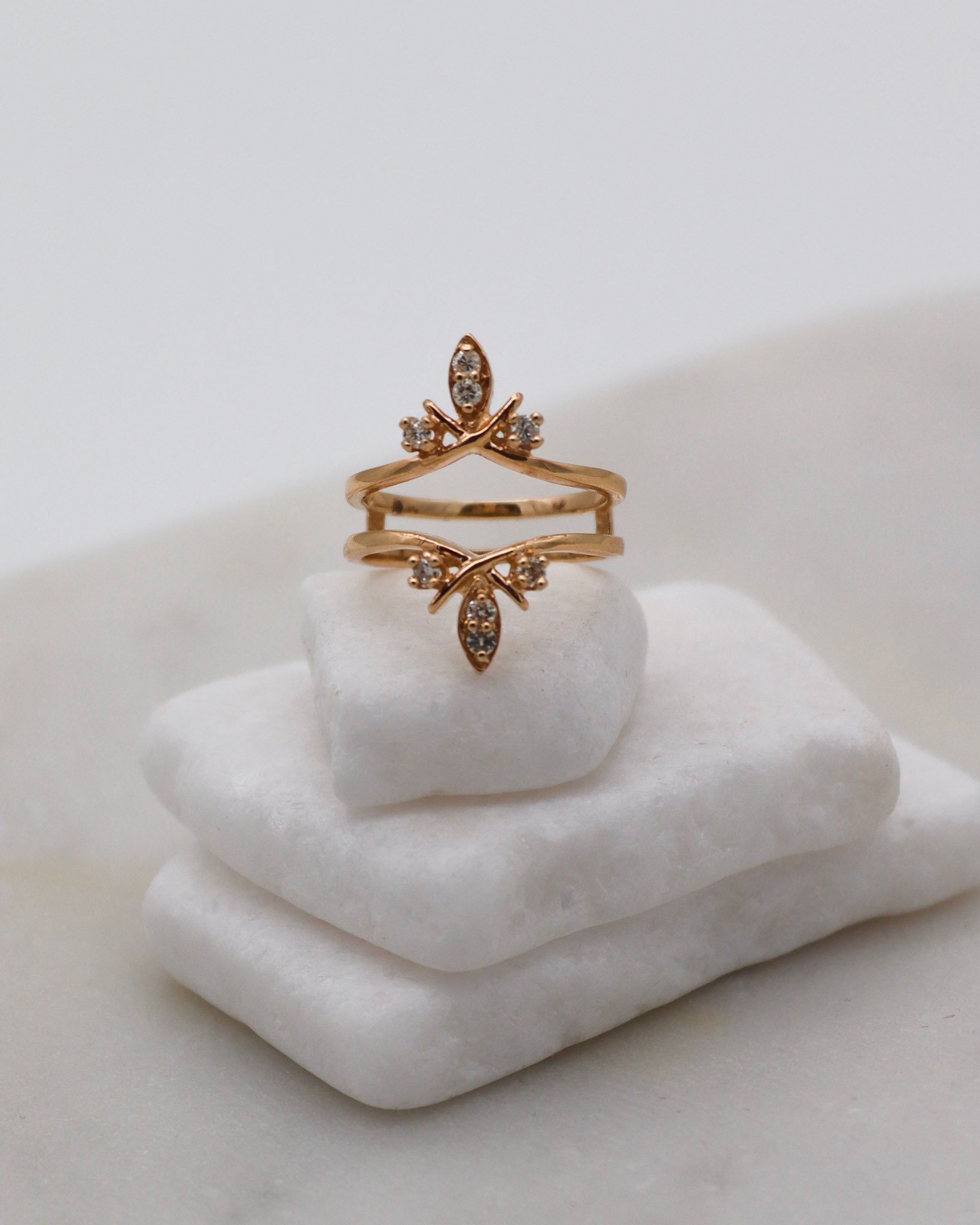 Vintage-Ring Zelda mit 0.24ct Brillanten (W/P1), Doppelring-Design in 585/-Gelbgold – perfekt als Guardring, erhältlich in München und Augsburg