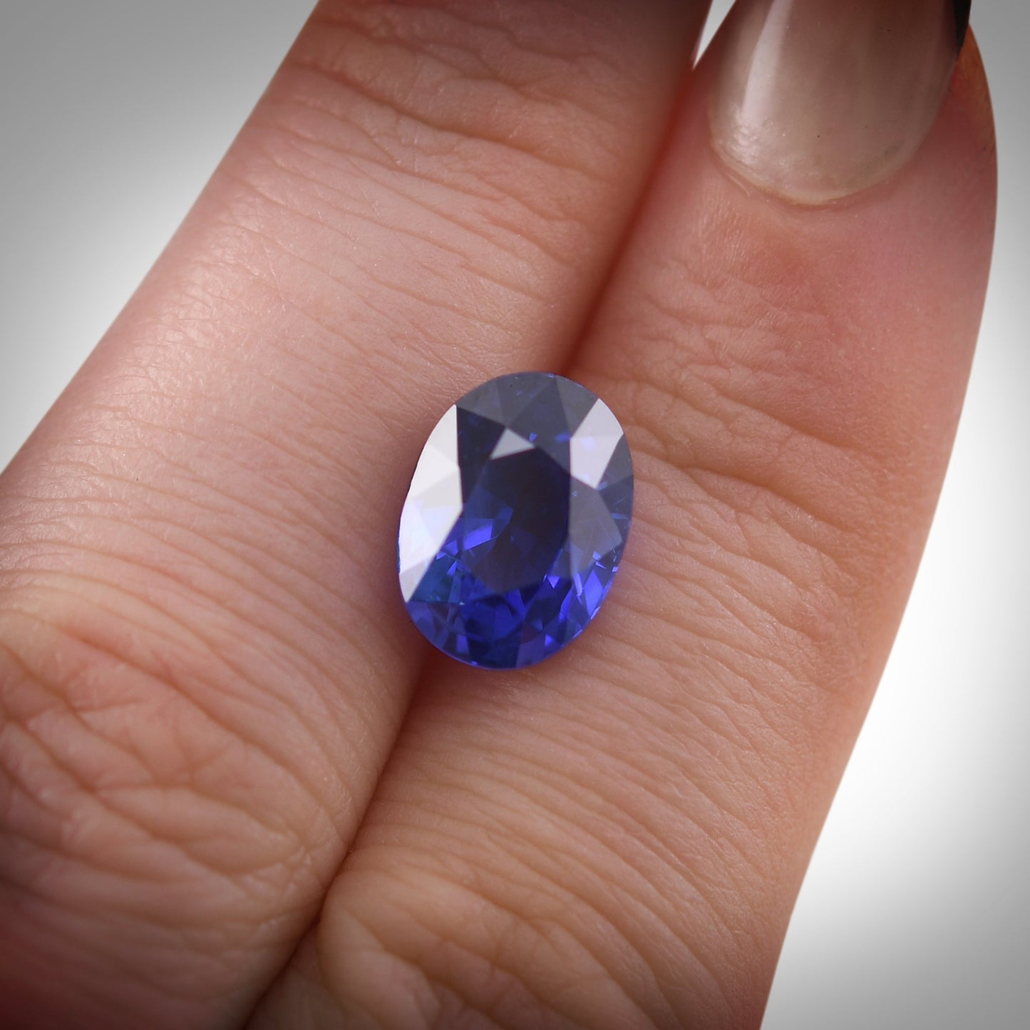 5,25 Karat blauer ovaler Saphir aus Sri Lanka (AGL)