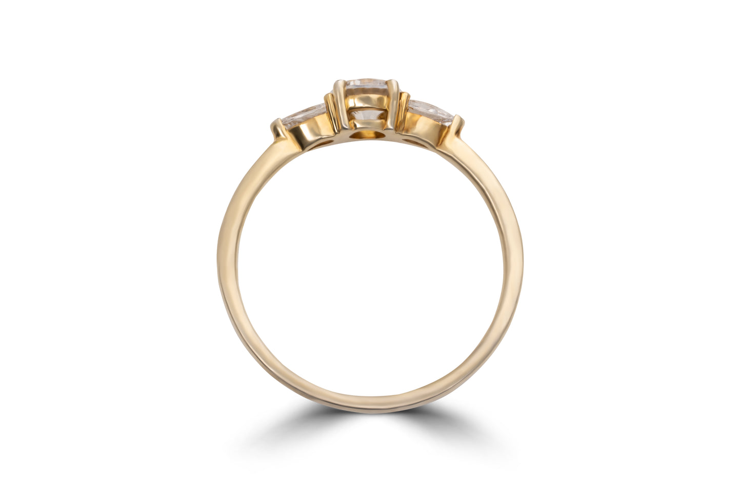 Verlobungsring Coralie mit 0.60ct Brillant & Pear-Diamant – modernes Duo für eure Liebe. Jetzt entdecken in München & Augsburg.