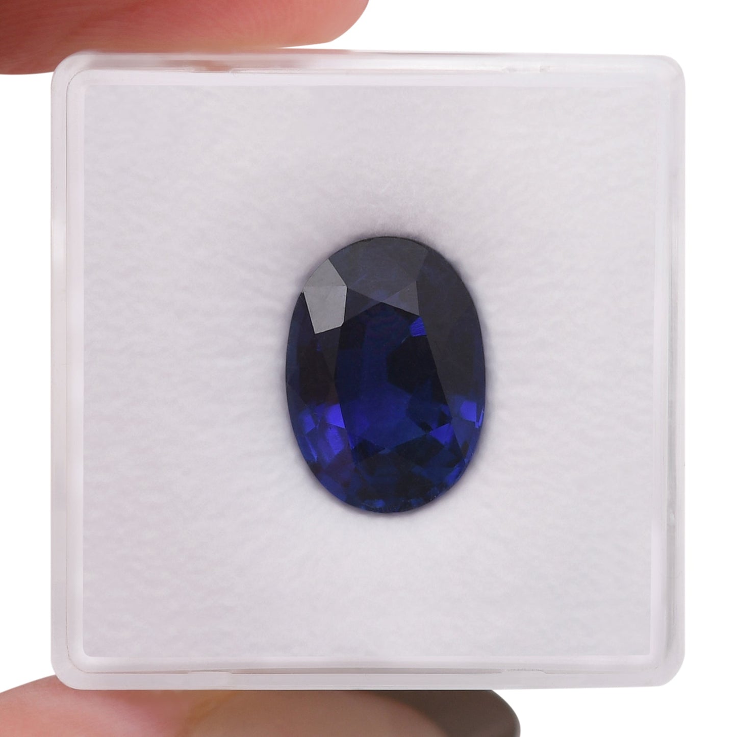 5,60 Karat blauer ovaler Saphir aus Madagaskar (AGL)