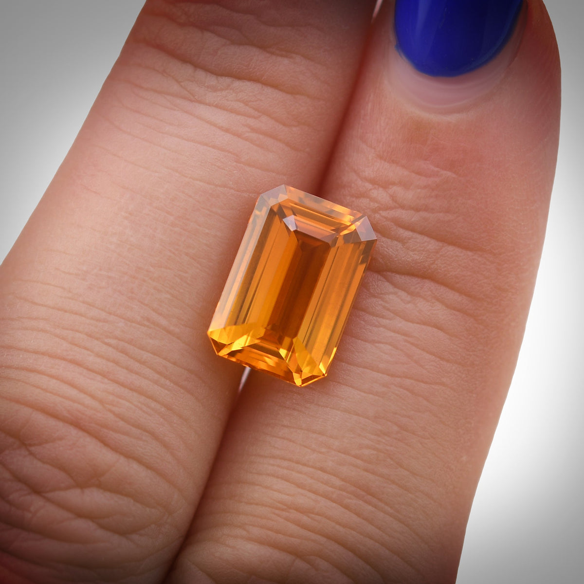Smaragdgrüner Saphir | 5,6 ct | Orange | GIA | Ref. 721165