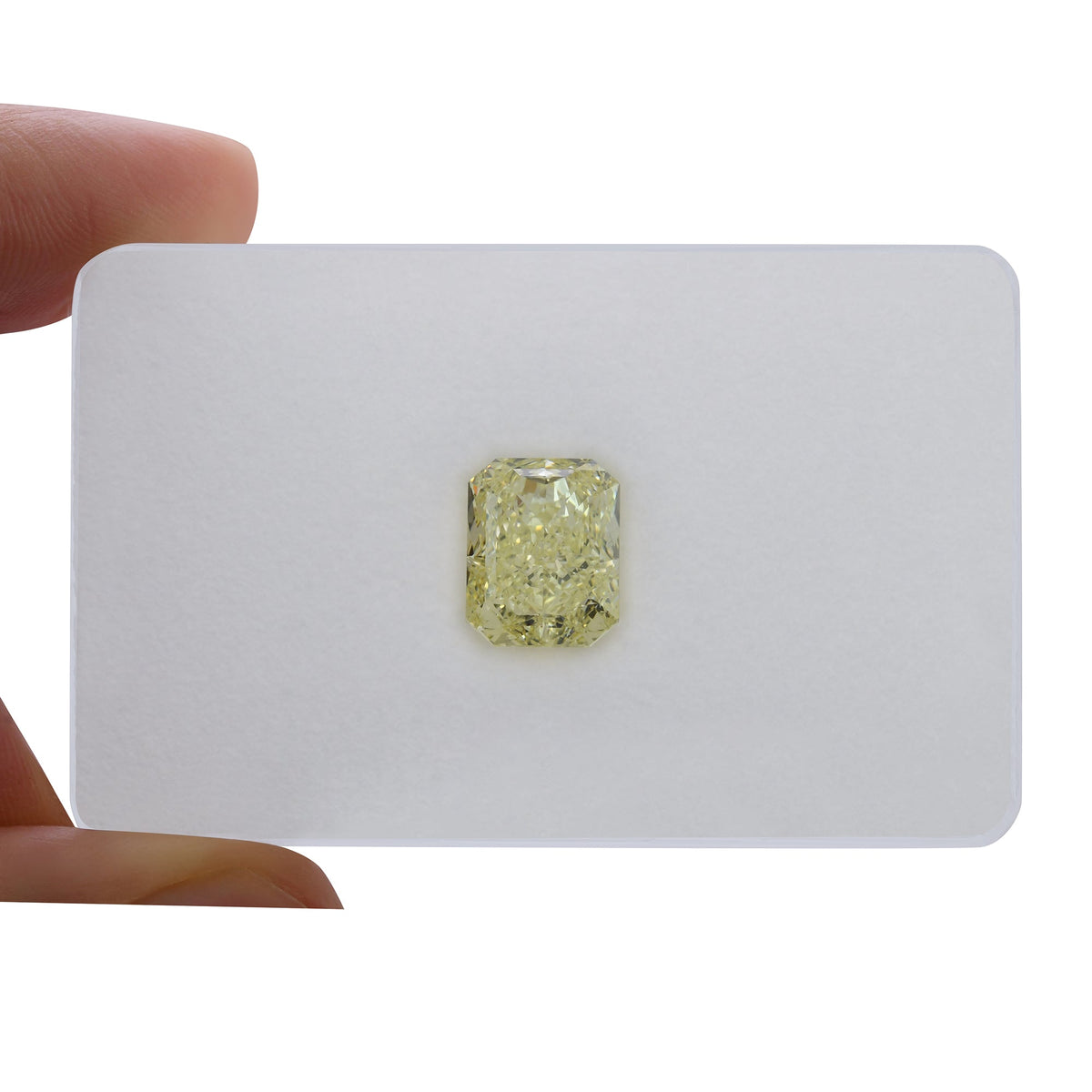 Radiant Diamond | 5.61 ct | Fancy Light Yellow | VS1 | GIA | Ref 720318