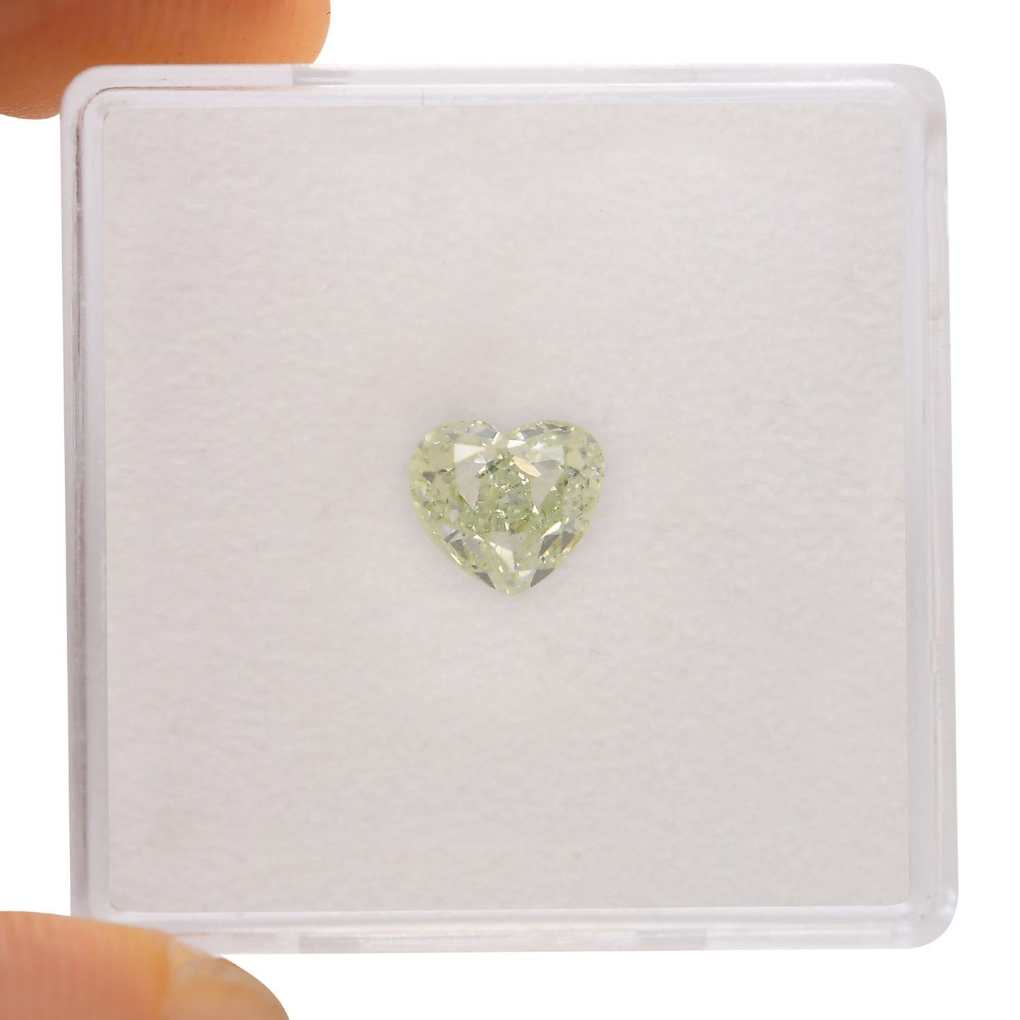 1,02 Karat Fancy Light Green Heart Diamant SI2 GIA
