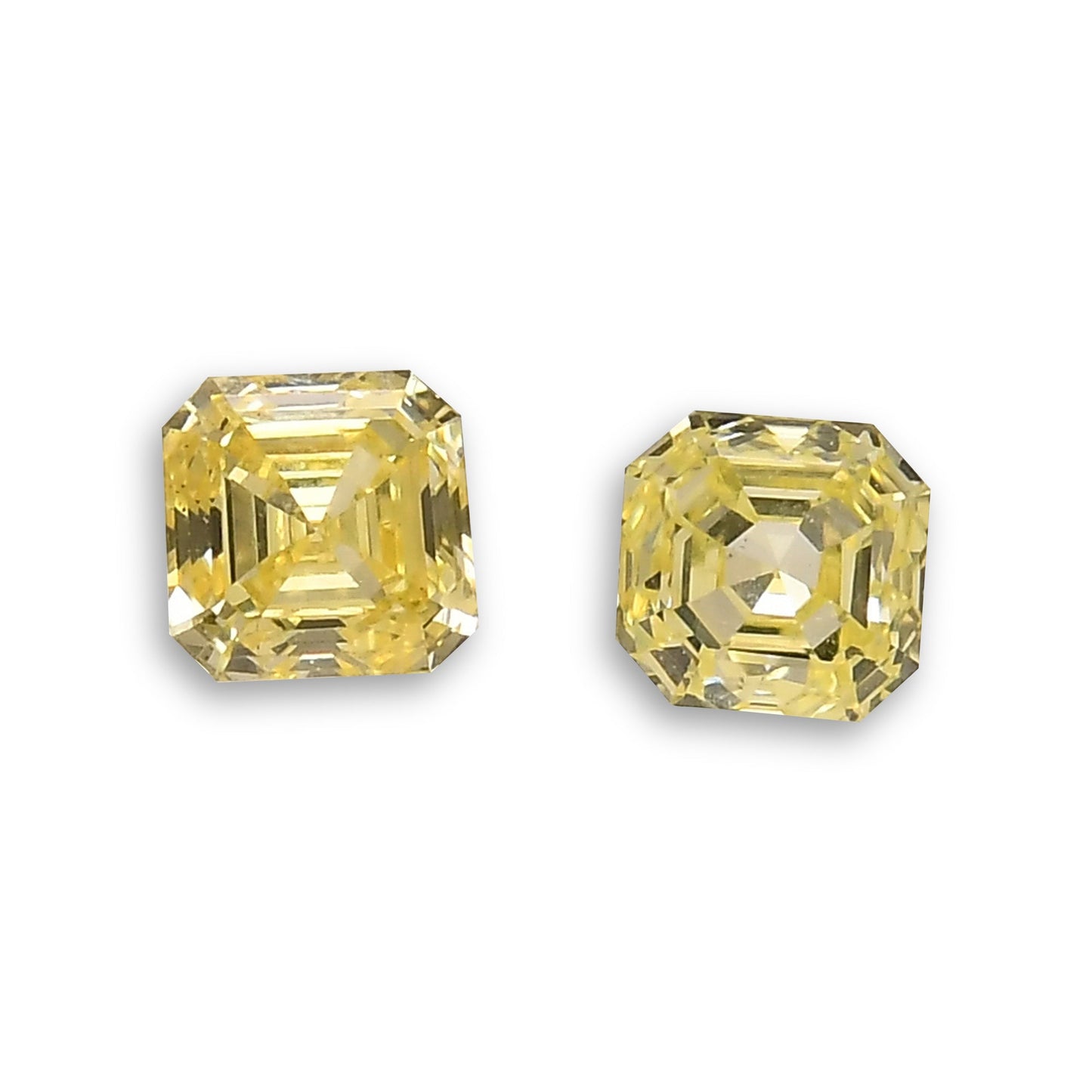 0,35 Karat Fancy Intense Yellow Asscher-Diamanten (SI2) Paar