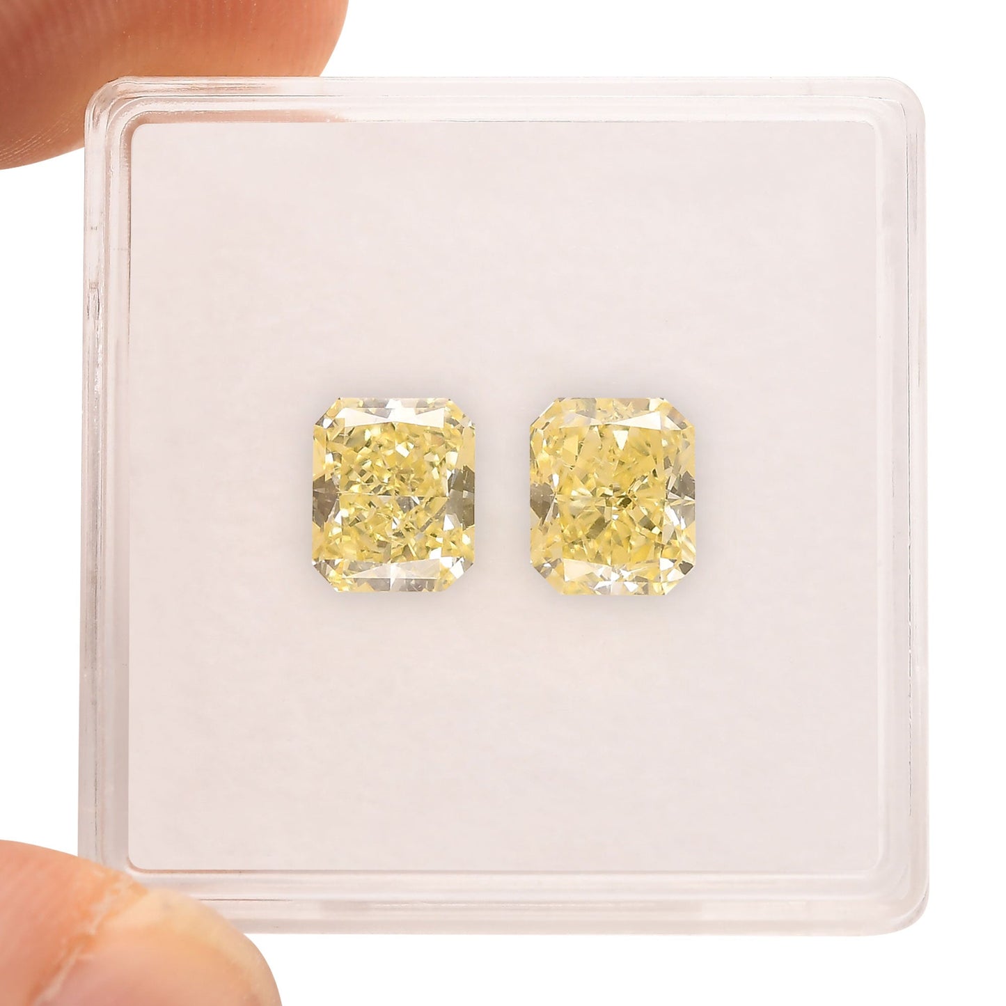 2,28 Karat Fancy Light Yellow Radiant Diamanten VVS1