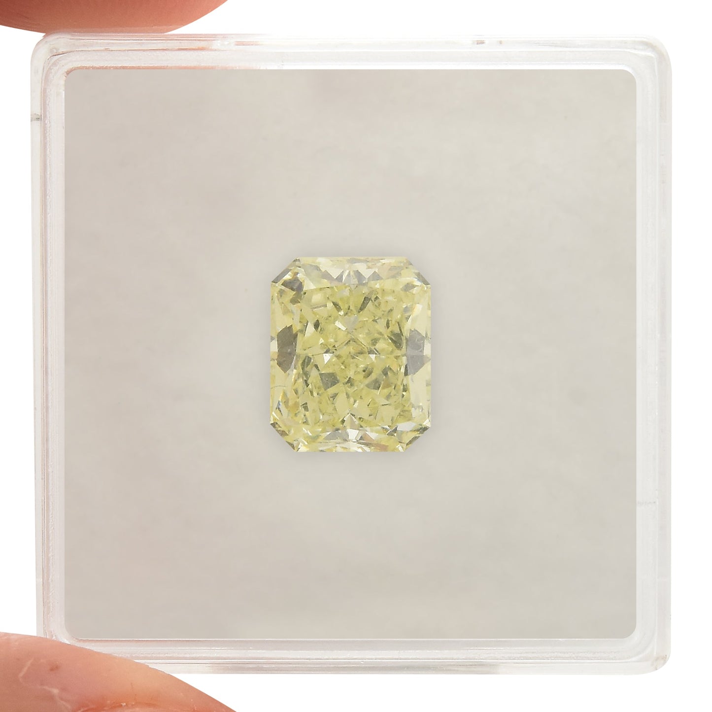 2,22 Karat Fancy Light Green Yellow Radiant Diamant VS2 GIA