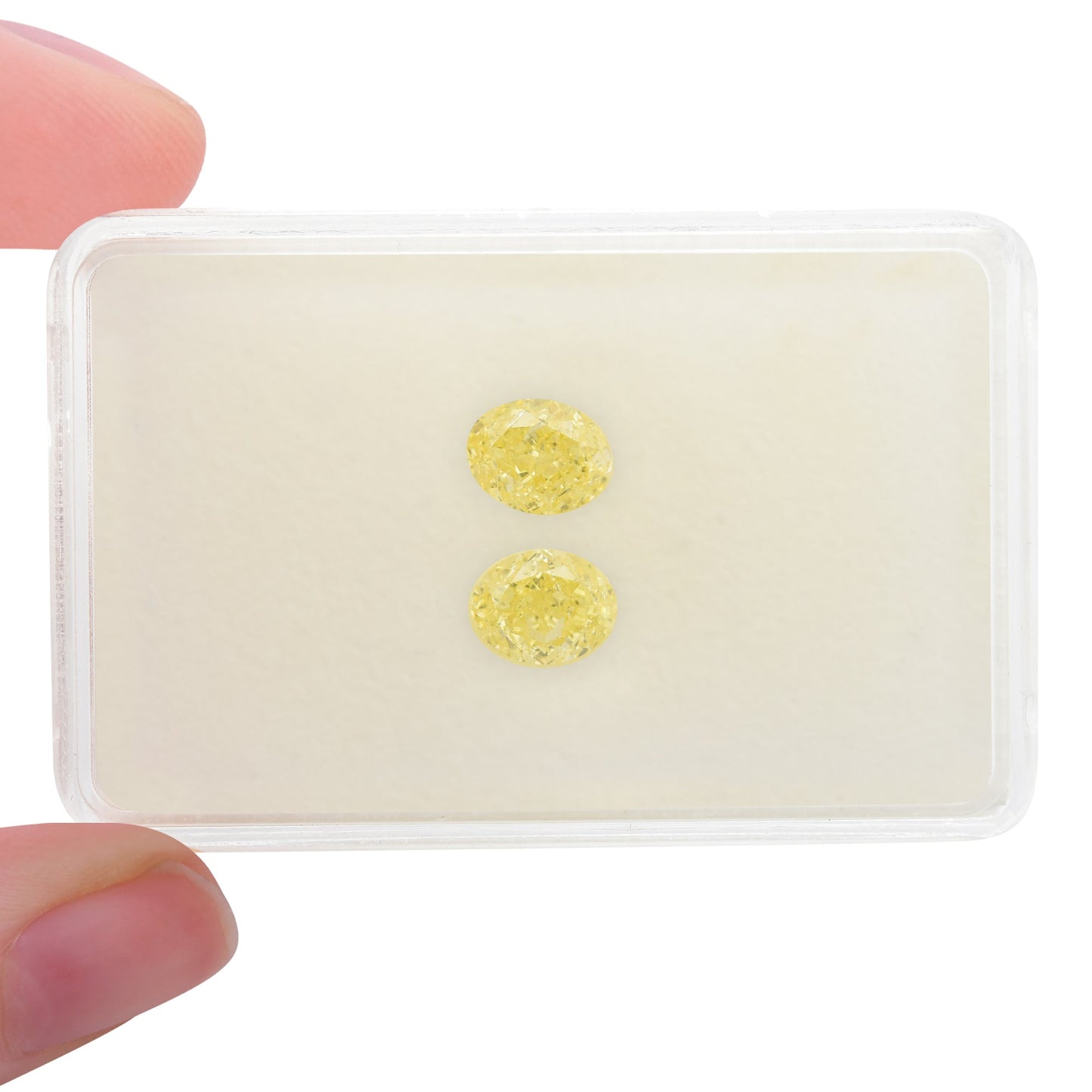4,24 Karat Fancy Yellow Oval Diamonds SI2