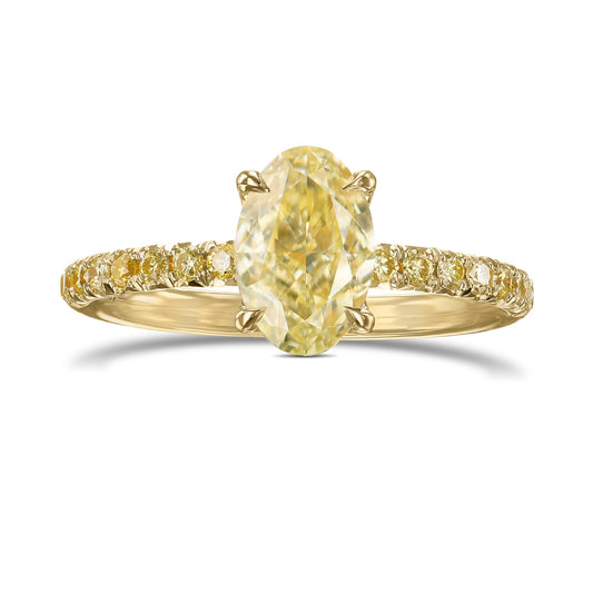 Ring mit hellgelben ovalen Diamanten als Seitensteine