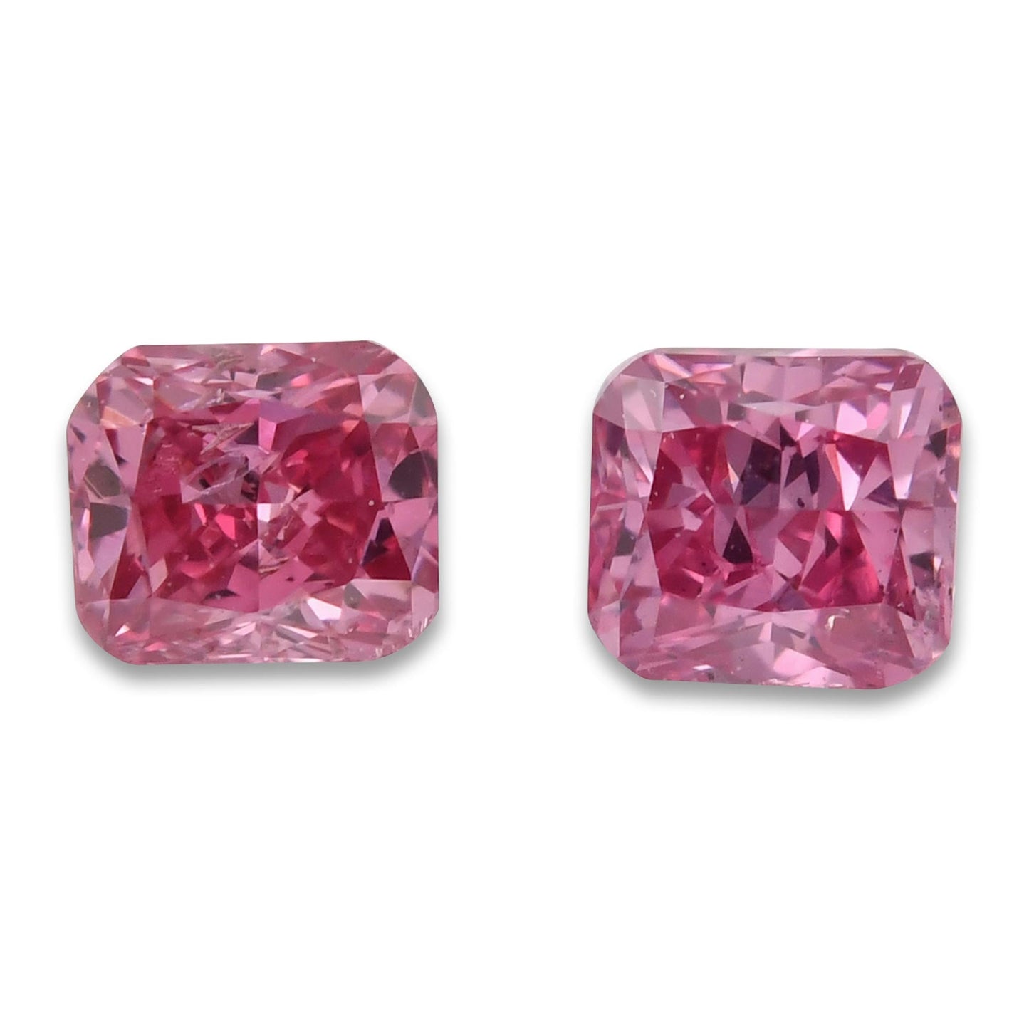 0,12 Karat Fancy Vivid Purplish Pink Cushion Diamonds (VS)