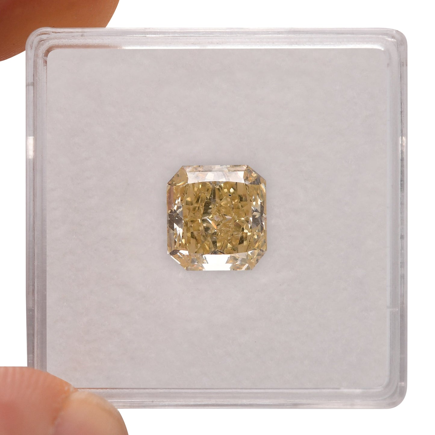 2,03 Karat Fancy Light Brownish Yellow Radiant VS2 GIA