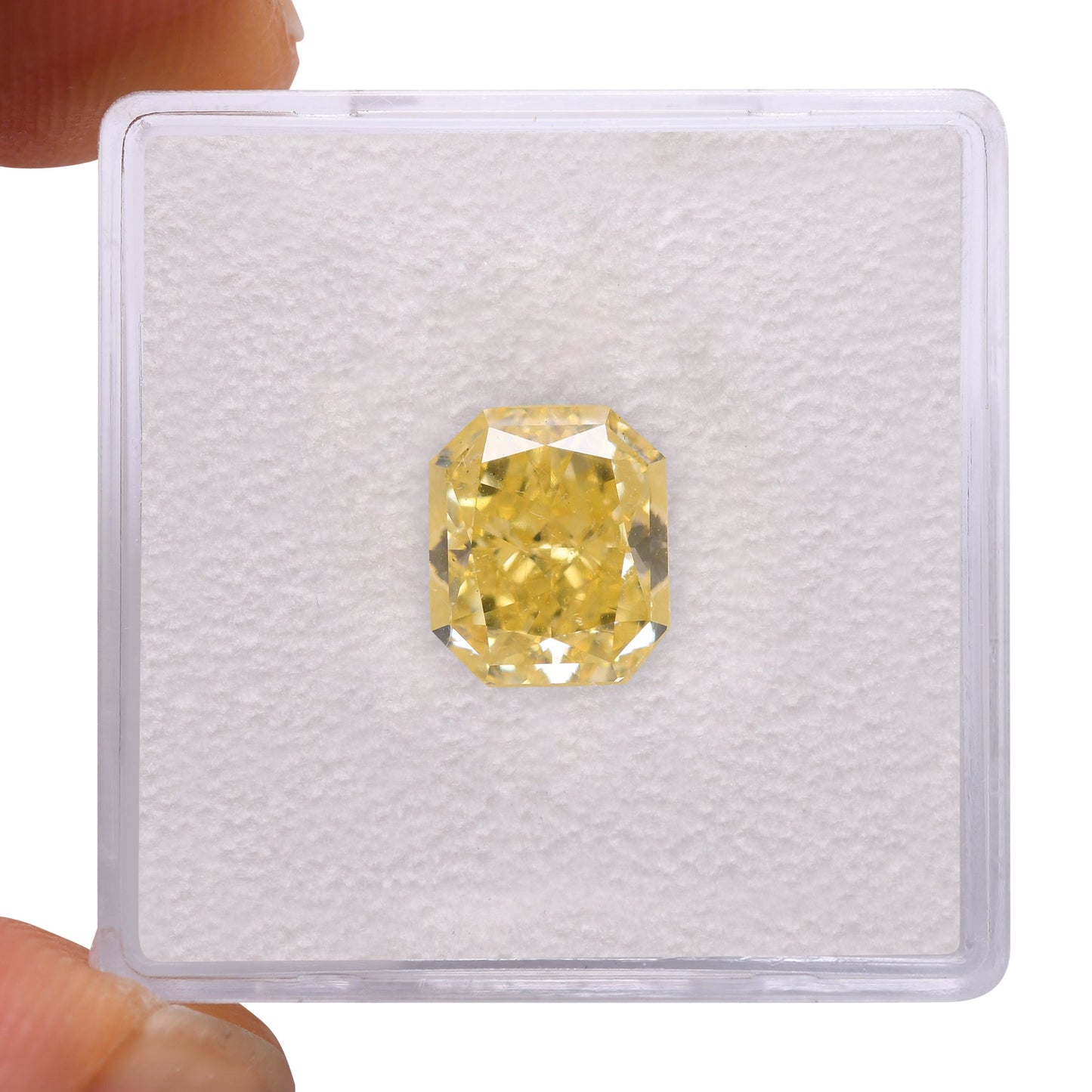 3,02 Karat Fancy Intense Yellow Radiant SI2 GIA