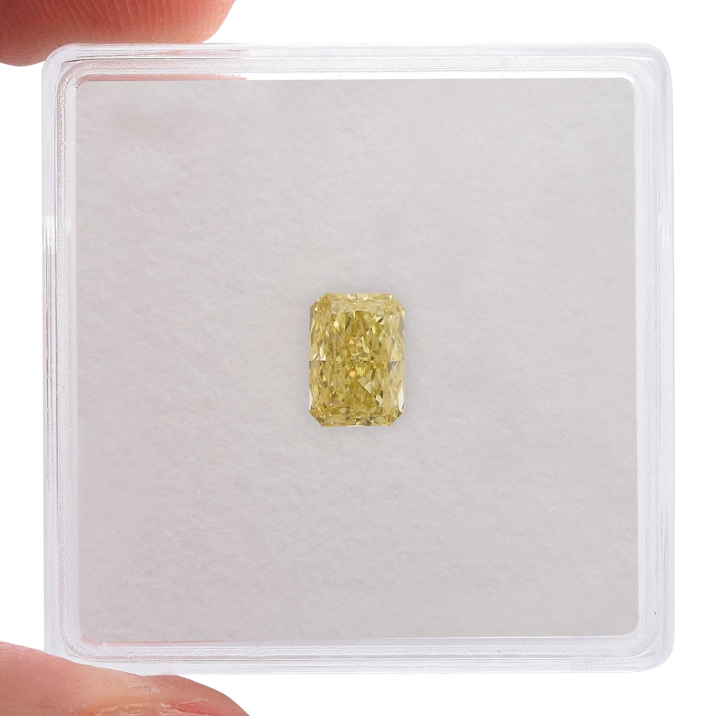 0,65 Karat Fancy Light Brownish Yellow Radiant VS1 GIA