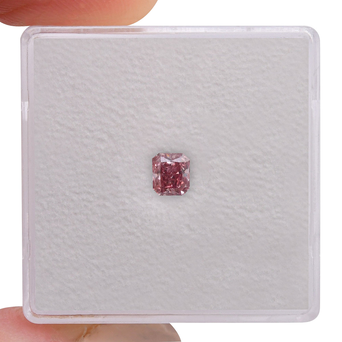 Radiant Diamond | 0.27 ct | Fancy Intense Pink | SI2 | GIA | Ref 567804