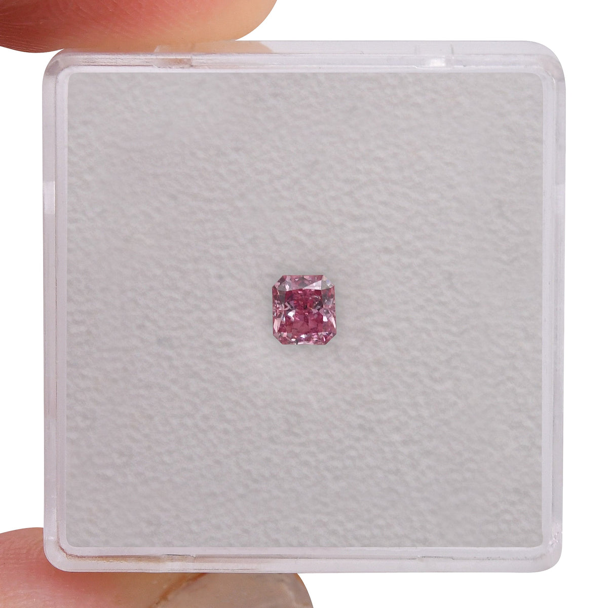 Radiant Diamond | 0.21 ct | Fancy Vivid Pink | SI1 | GIA | Ref 569410