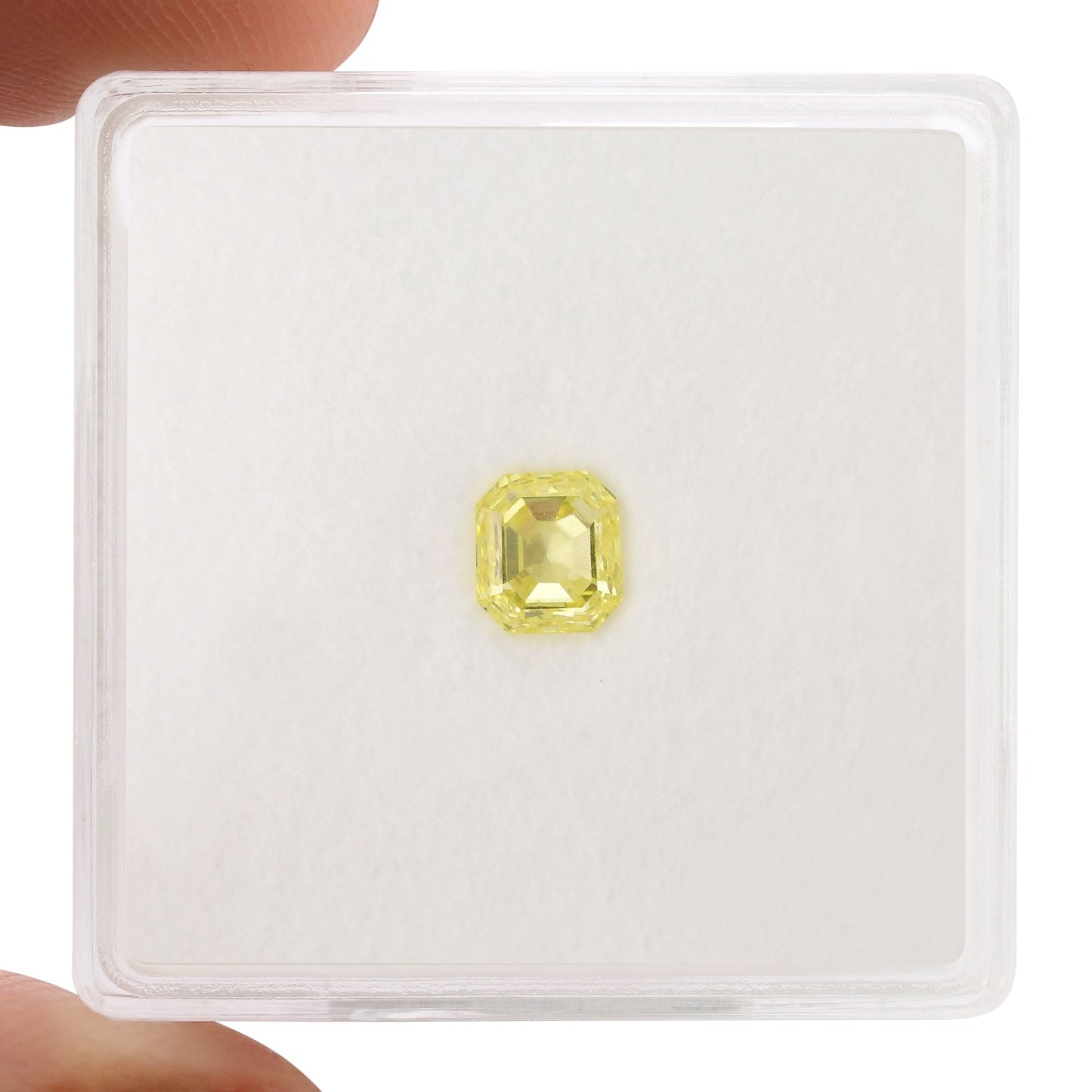 0,60 Karat Fancy Light Yellow Radiant (SI2)