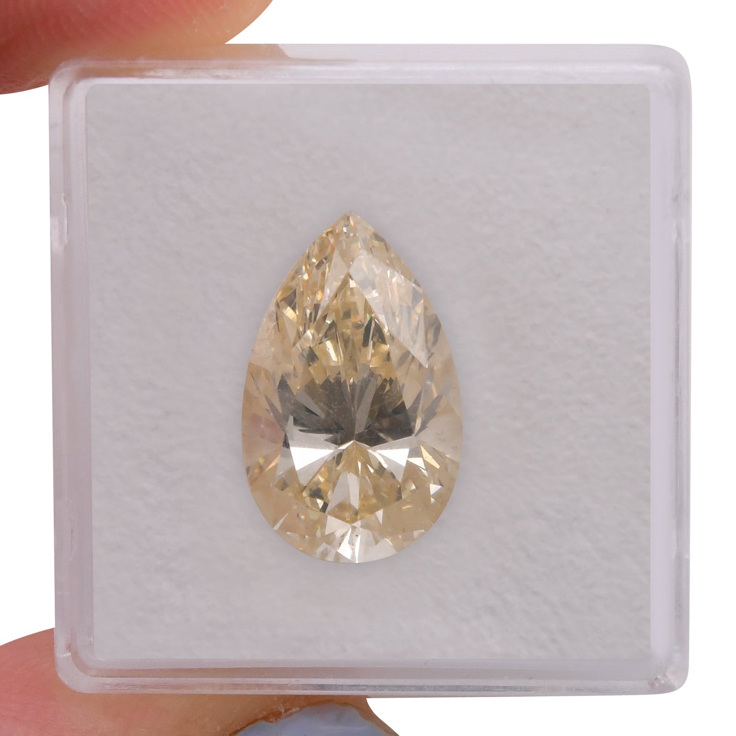 5,94 Karat U-V-Birnendiamant SI2 GIA