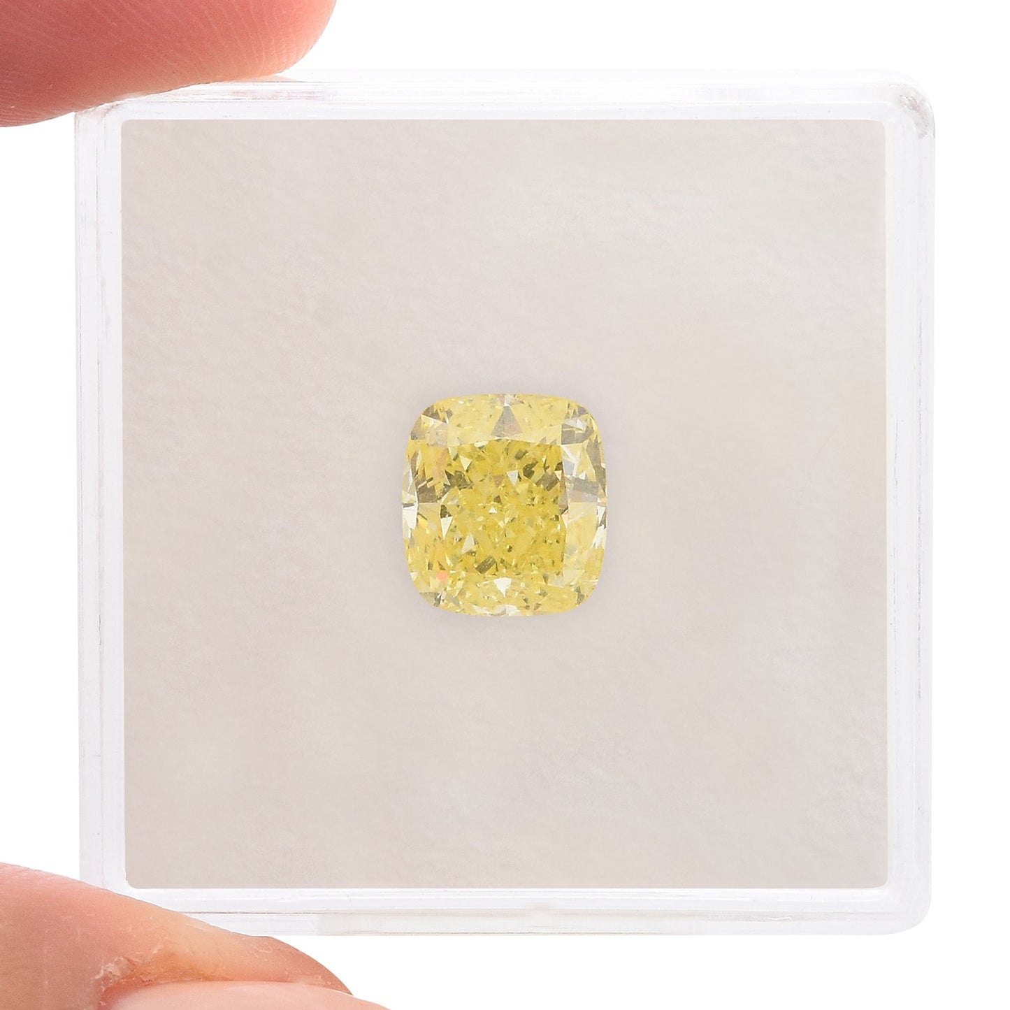 2,02 Karat Fancy Yellow Cushion Diamond SI2 GIA