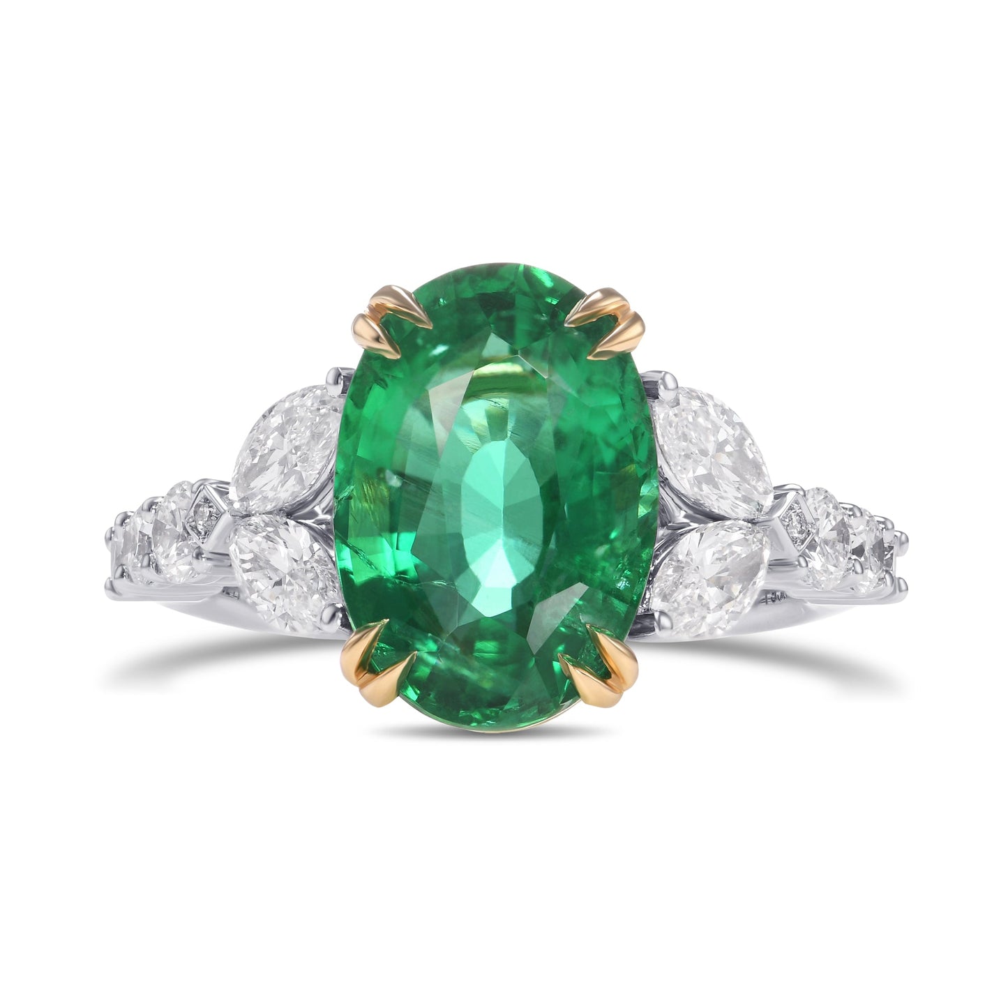 Ovaler Ring mit Smaragd und Diamanten als Seitenstein