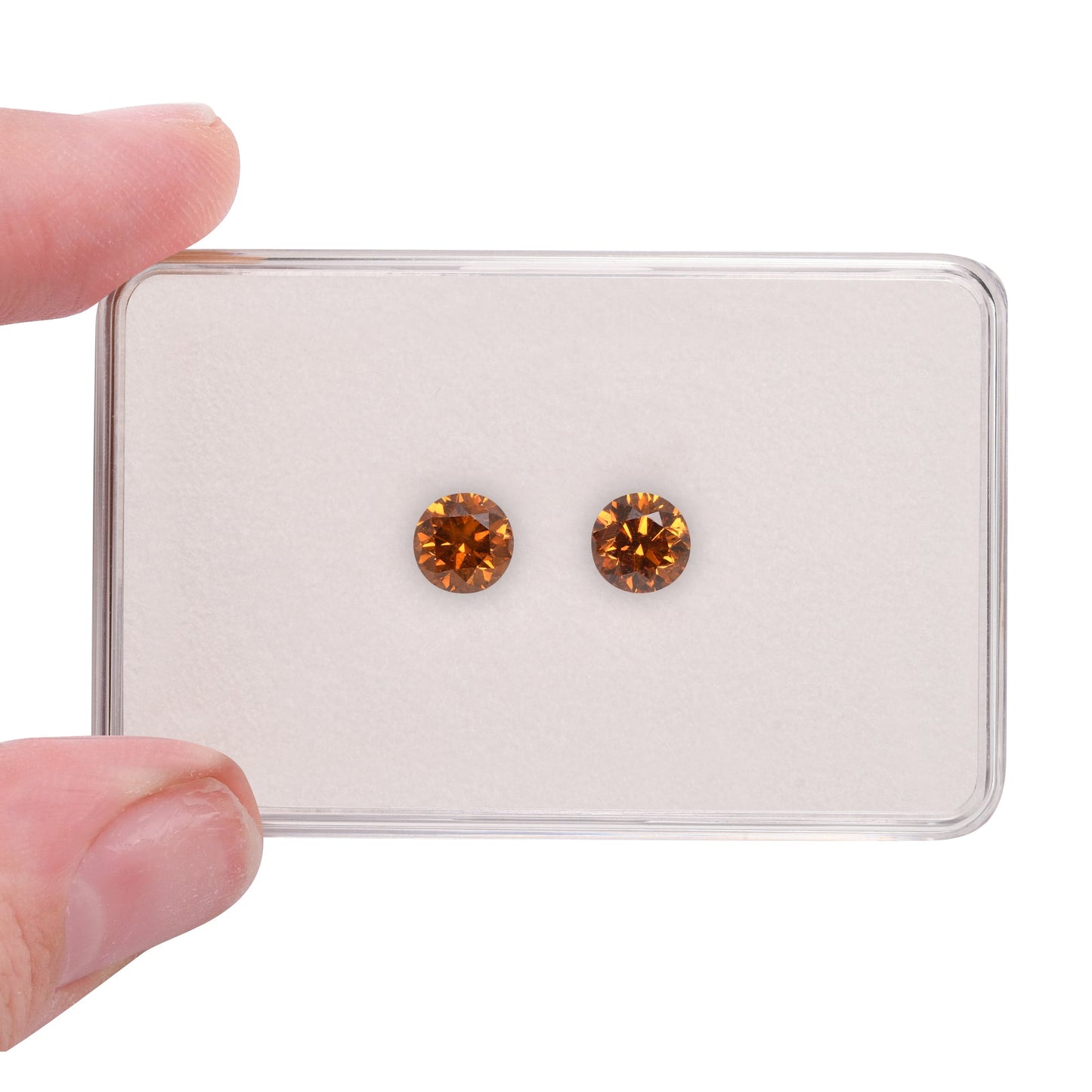 2,01 Karat Fancy Deep Yellowish Orange Round Brilliant Diamonds (I1)