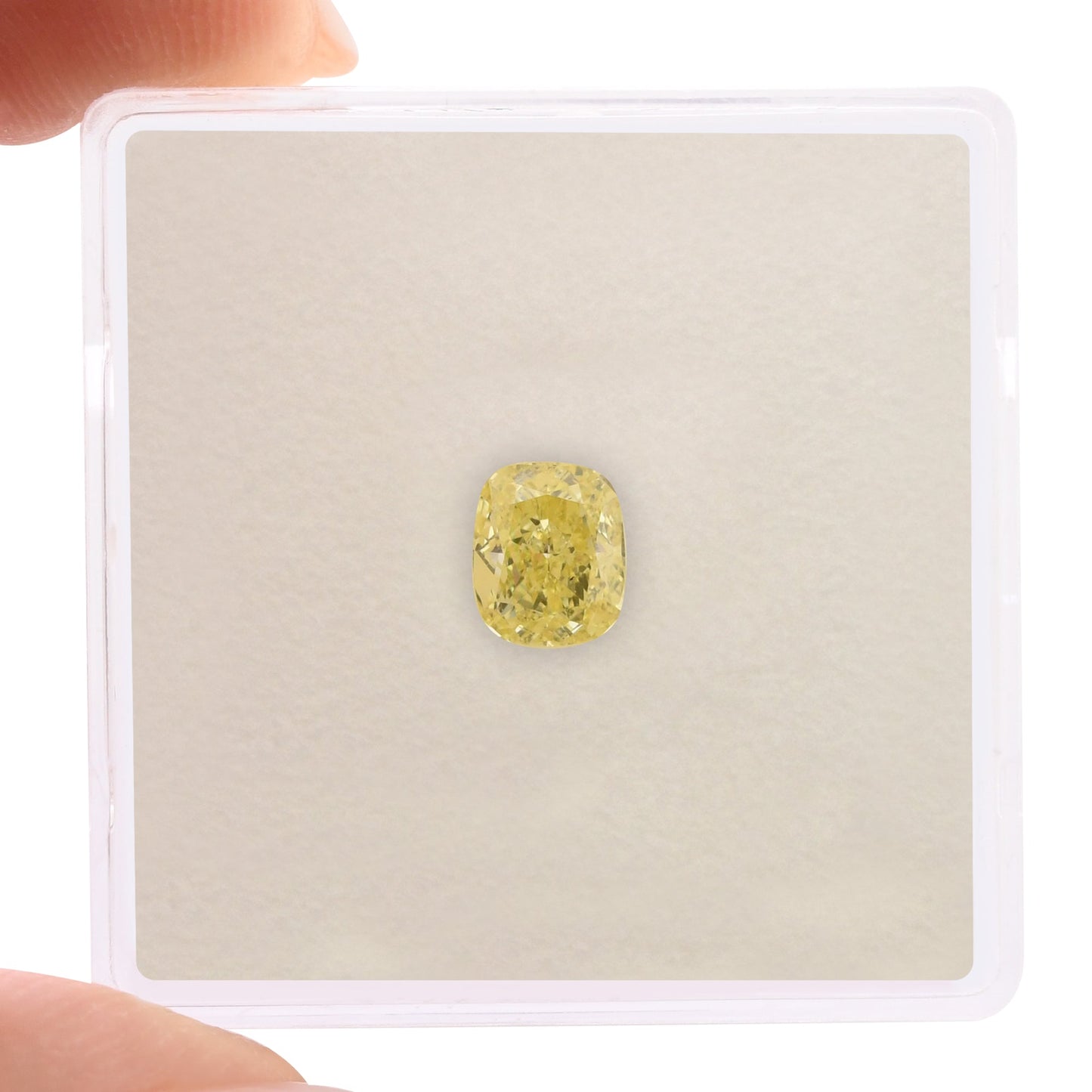 0,62 Karat Fancy Intense Yellow Cushion Diamond VS1 GIA