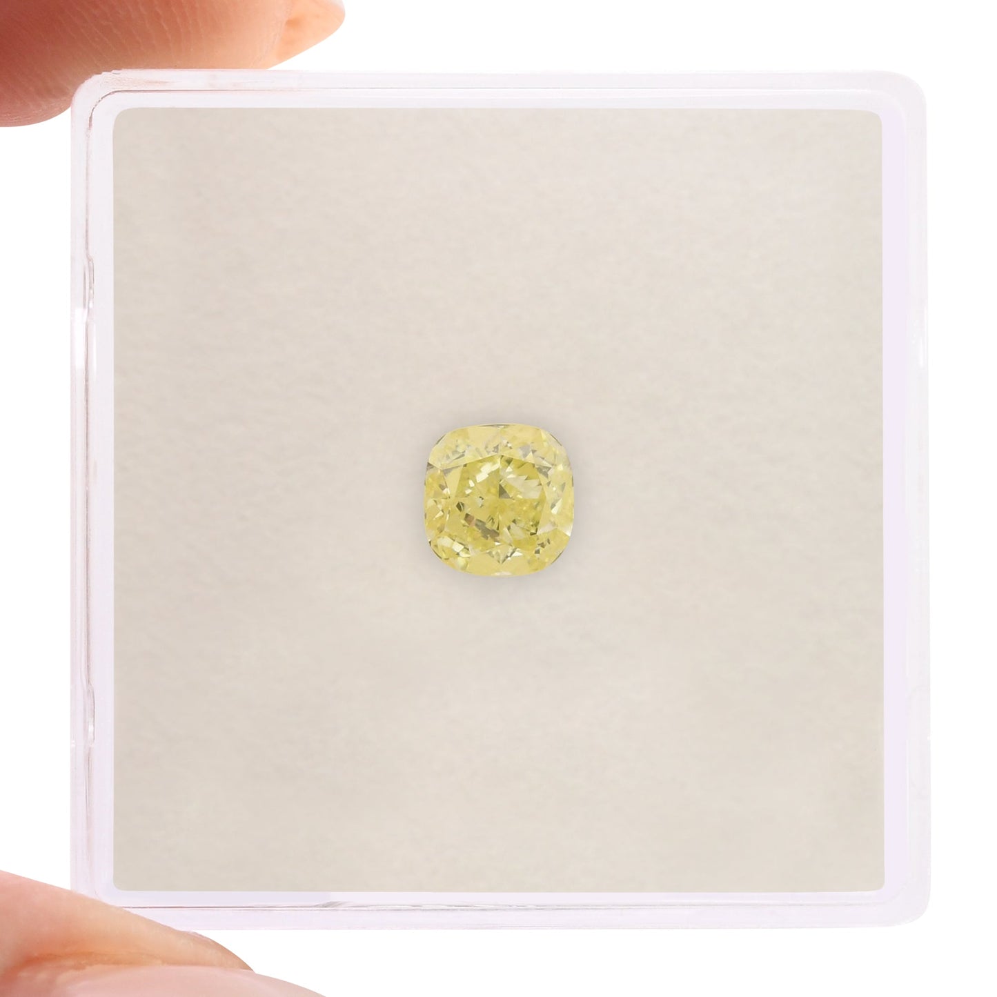 0,65 Karat Fancy Light Yellow Cushion Diamond VVS2 GIA