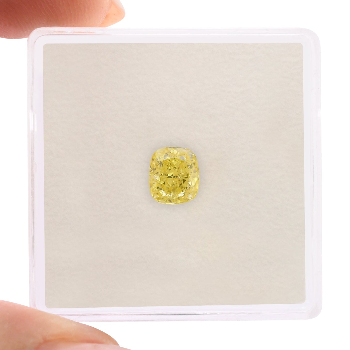 0,68 Karat Fancy Intense Yellow Cushion Diamond VVS2 GIA