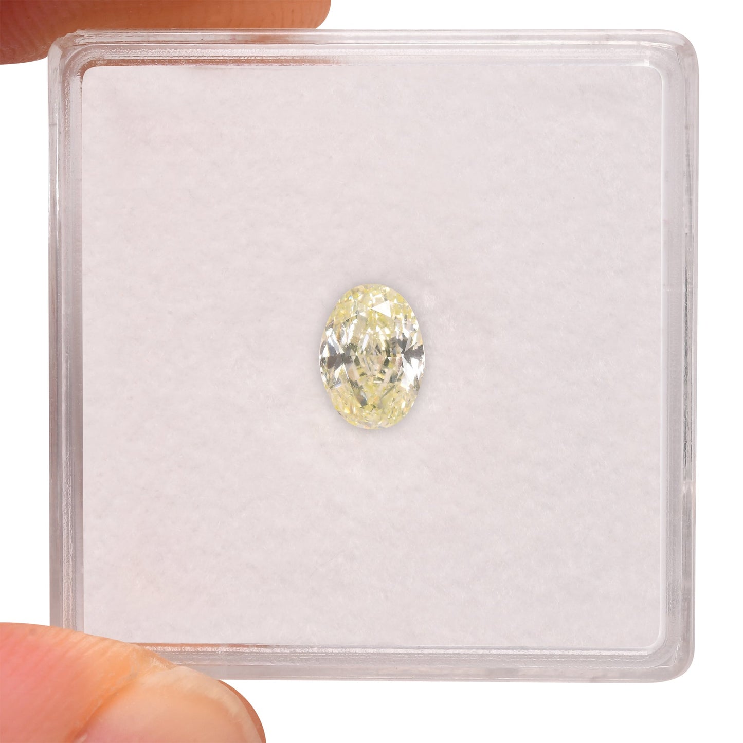 0,64 Karat Fancy Light Green Yellow Oval Diamond (SI1) GIA
