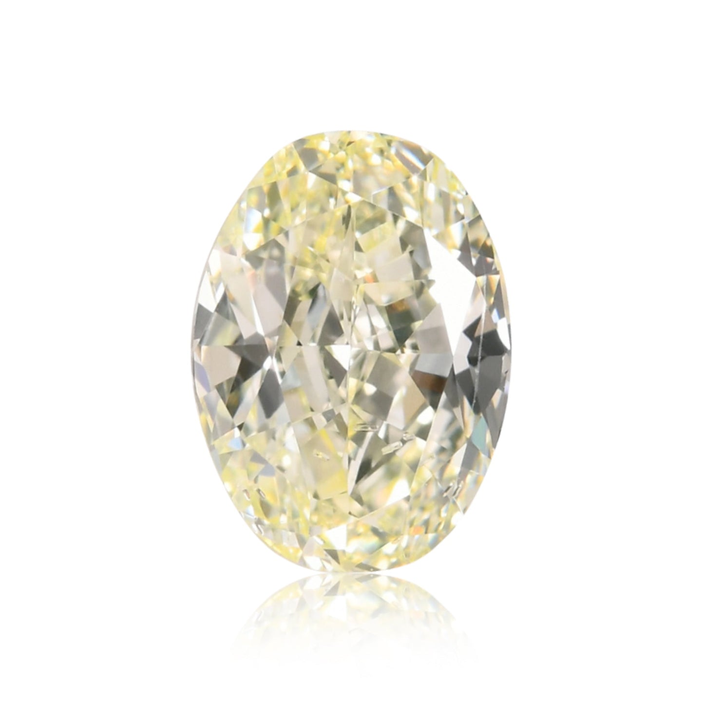 0,64 Karat Fancy Light Green Yellow Oval Diamond (SI1) GIA