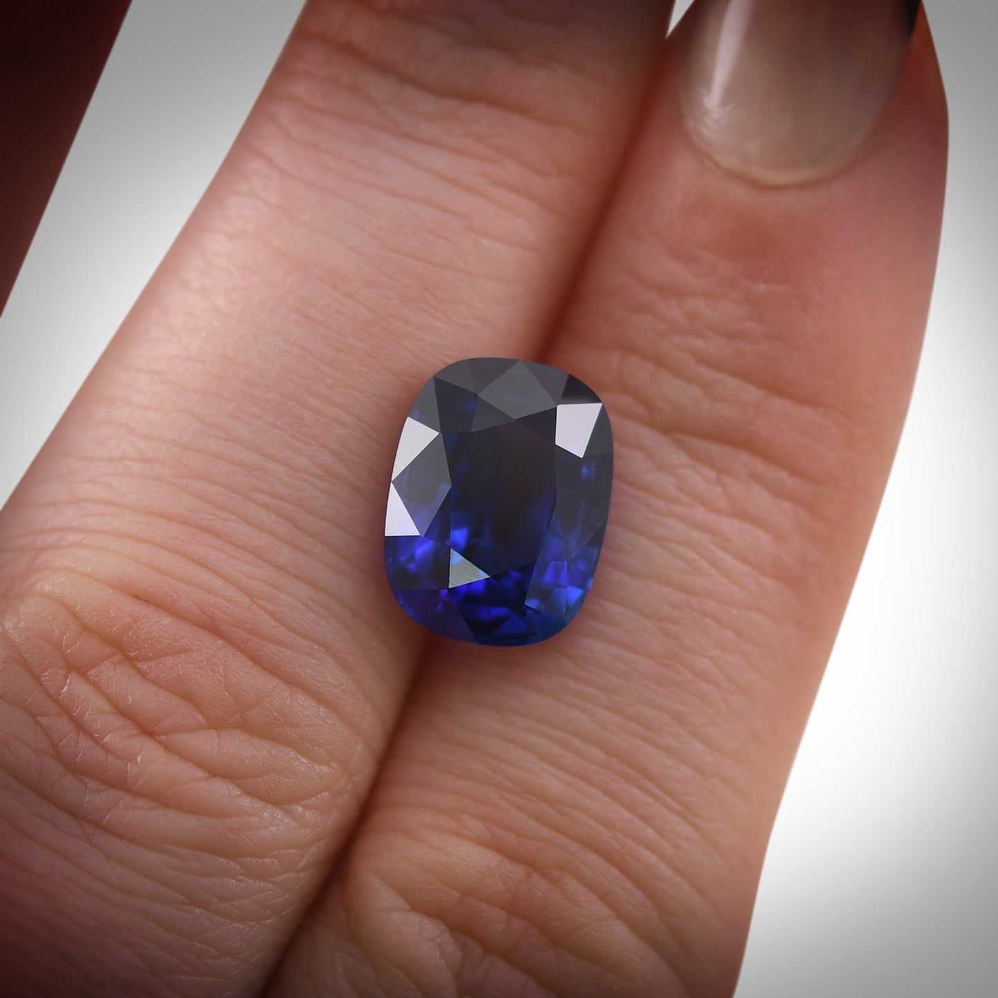 6,29 Karat blauer MADAGASCAR Kissen-Saphir AGL