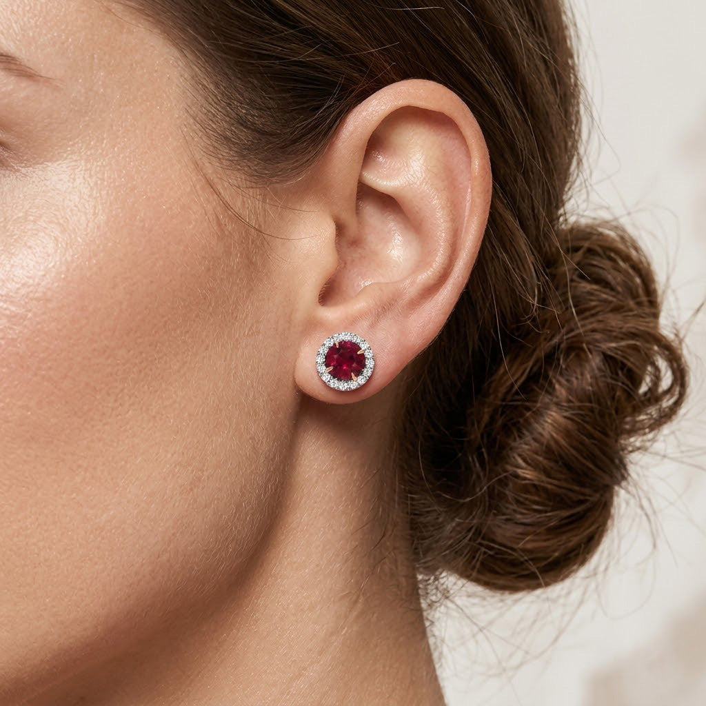 Runde rote Rubin- und Diamant-Halo-Ohrringe