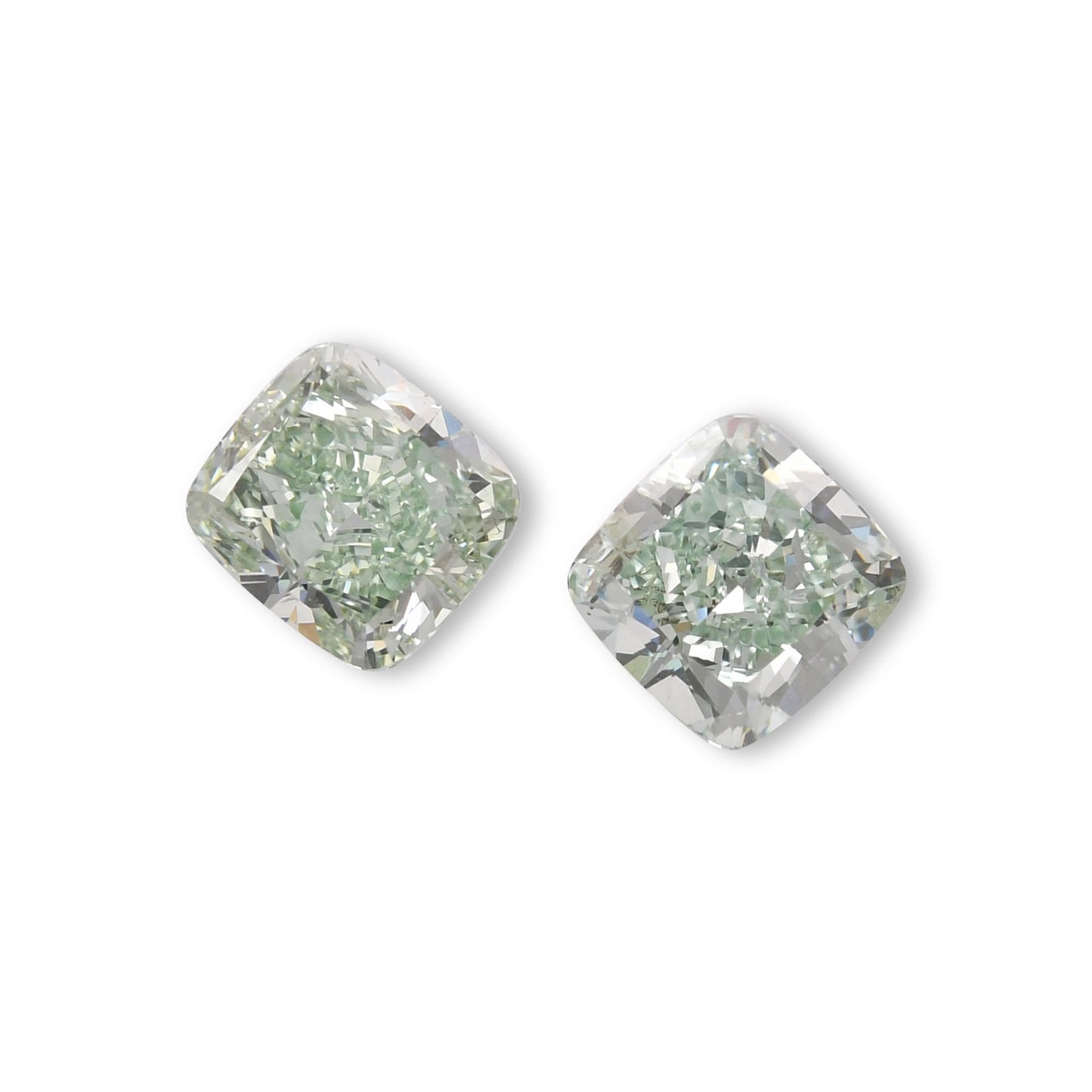 1,21 Karat Fancy Intense Green Cushion Diamonds SI2