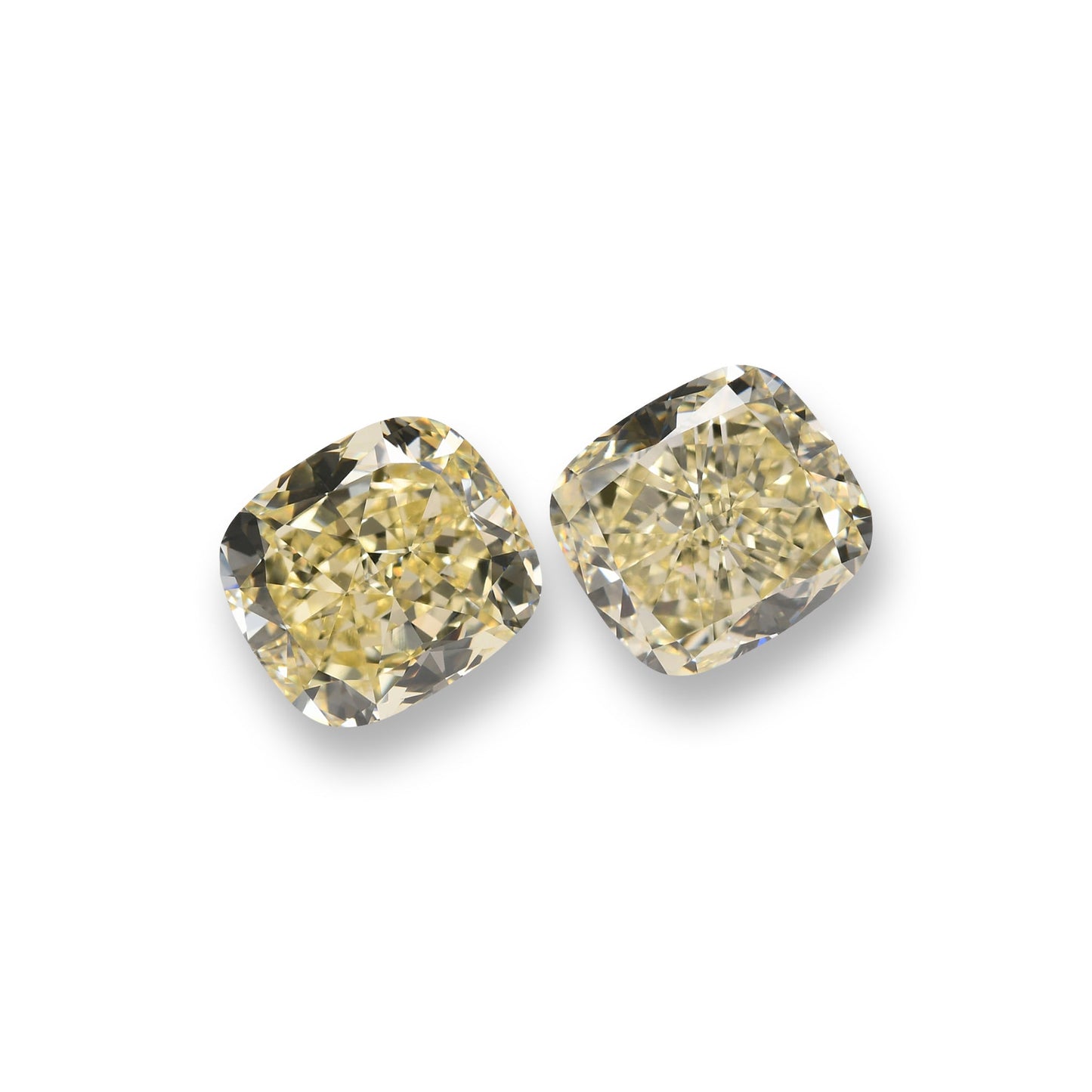 4,43 Karat Fancy Yellow Cushion Diamonds VS1